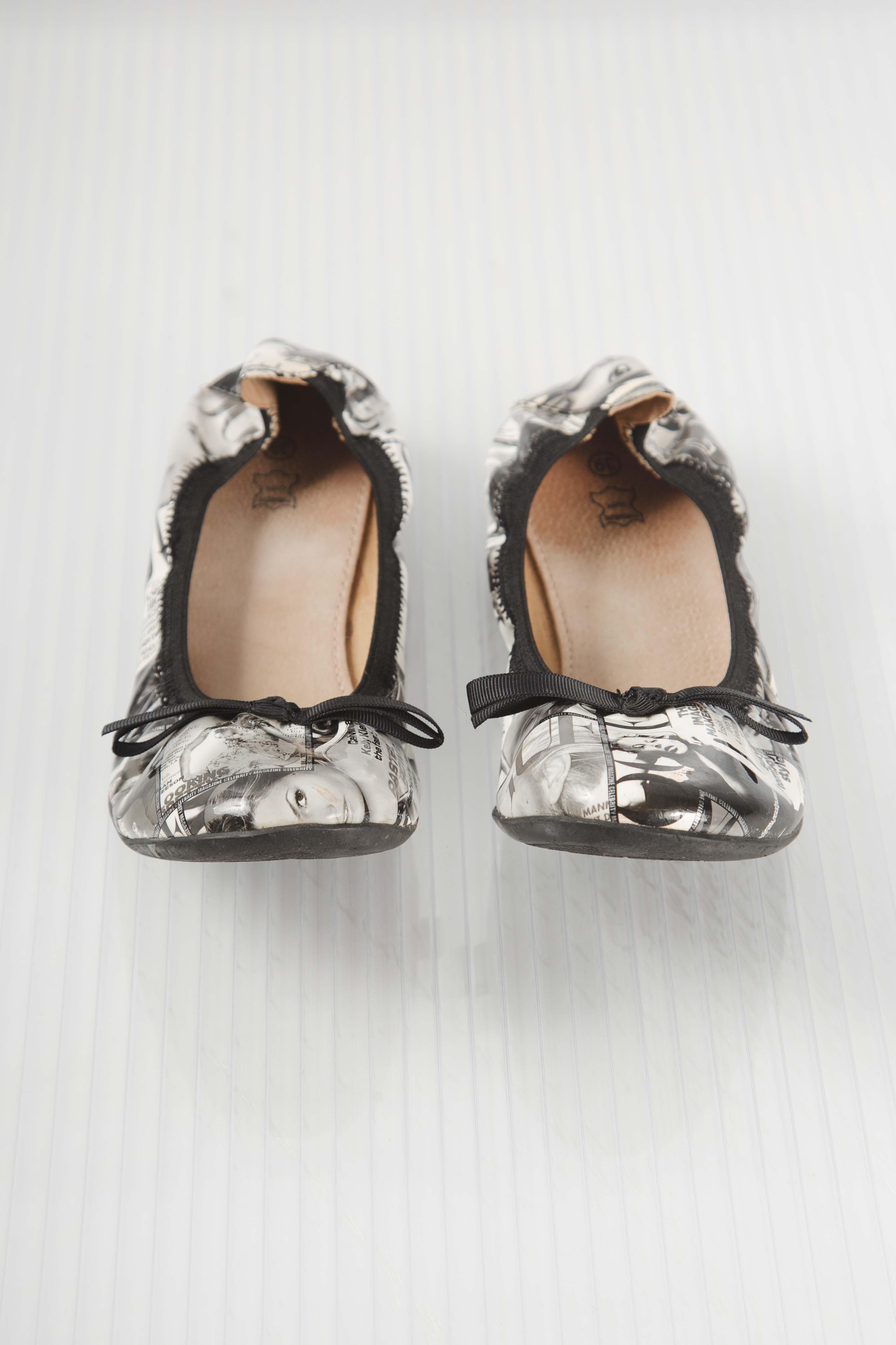 NEWSPAPER BOW BALLERINAS