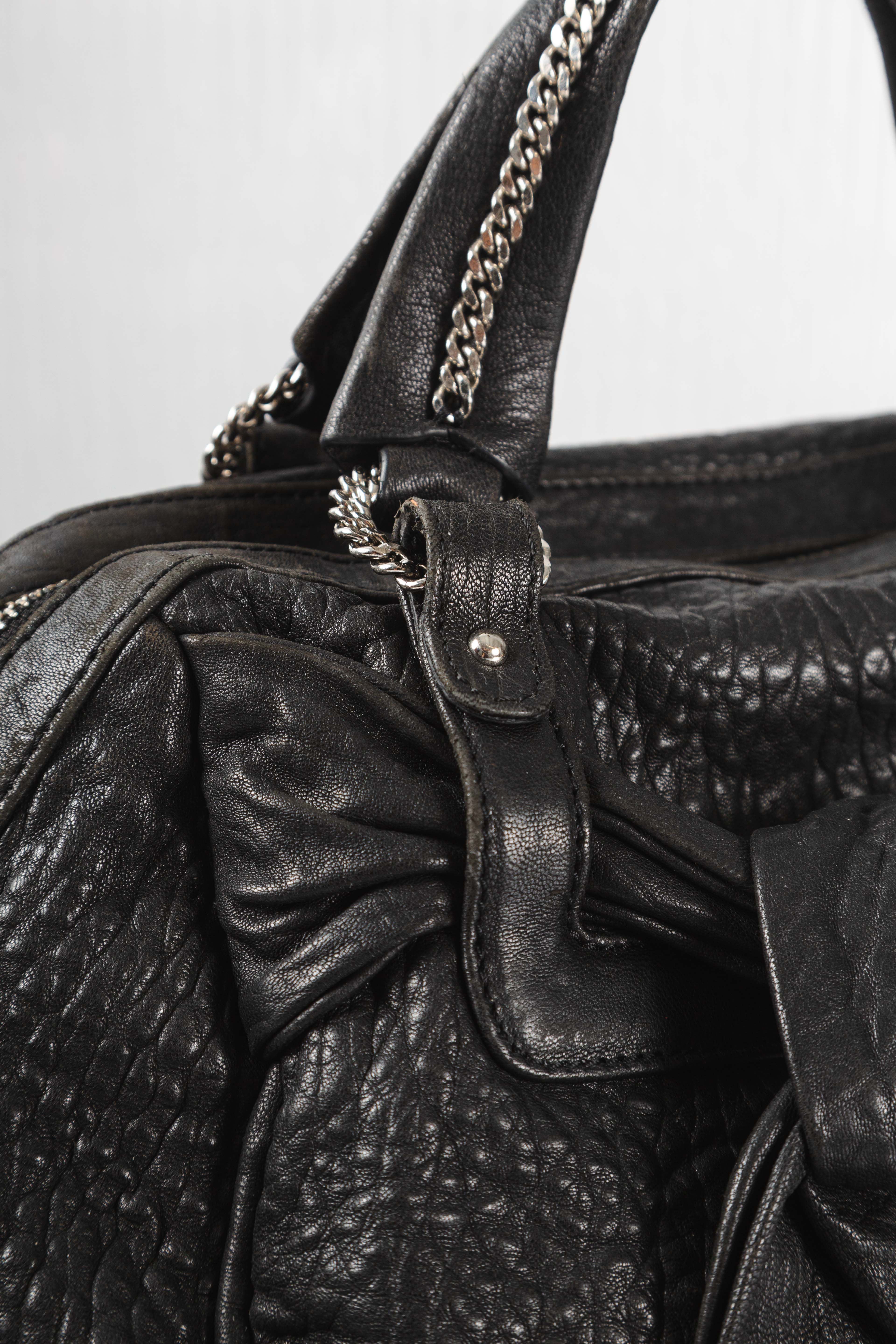BLACK BOW CHAINED HANDLEBAG