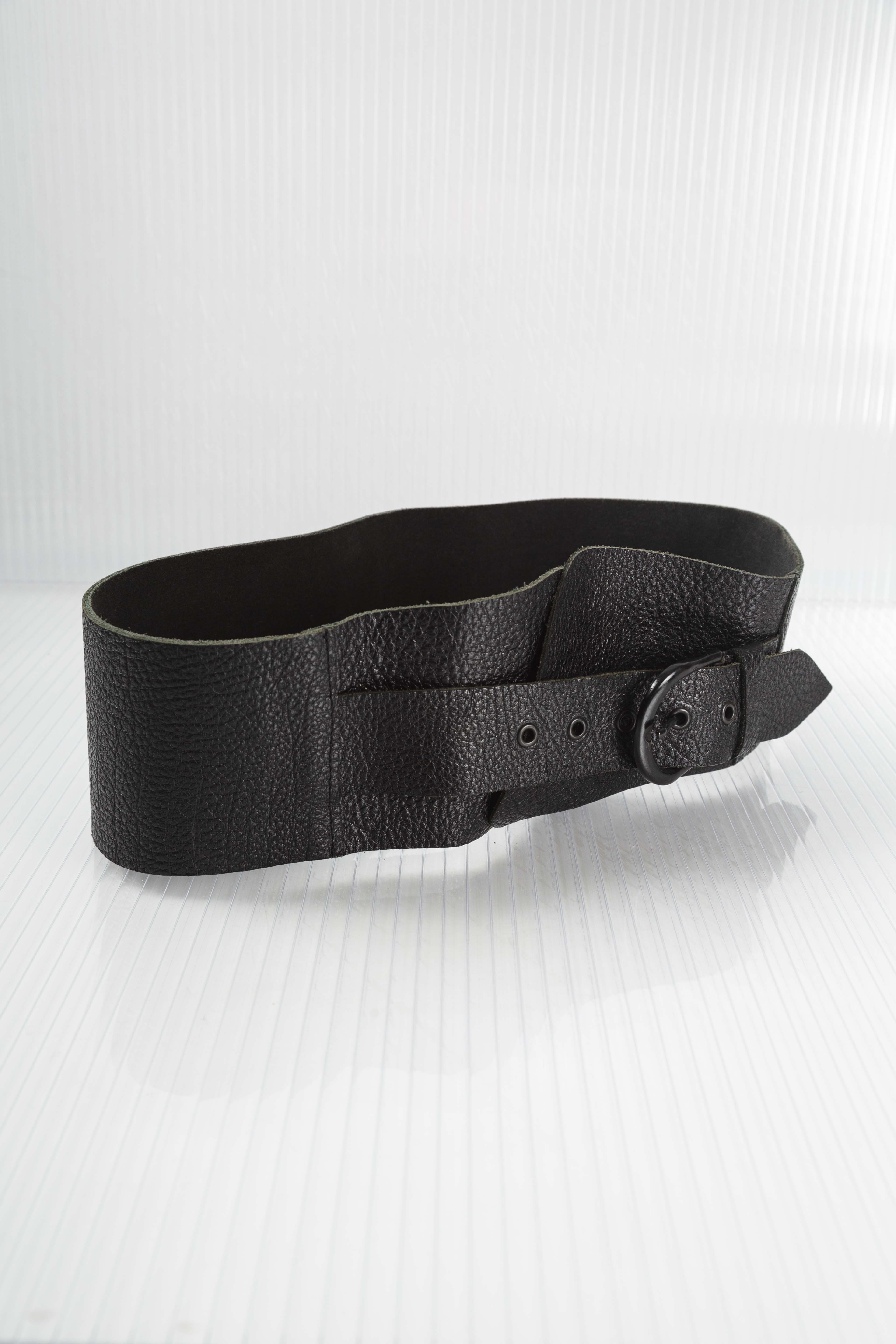 WIDE LEATHER BELT
