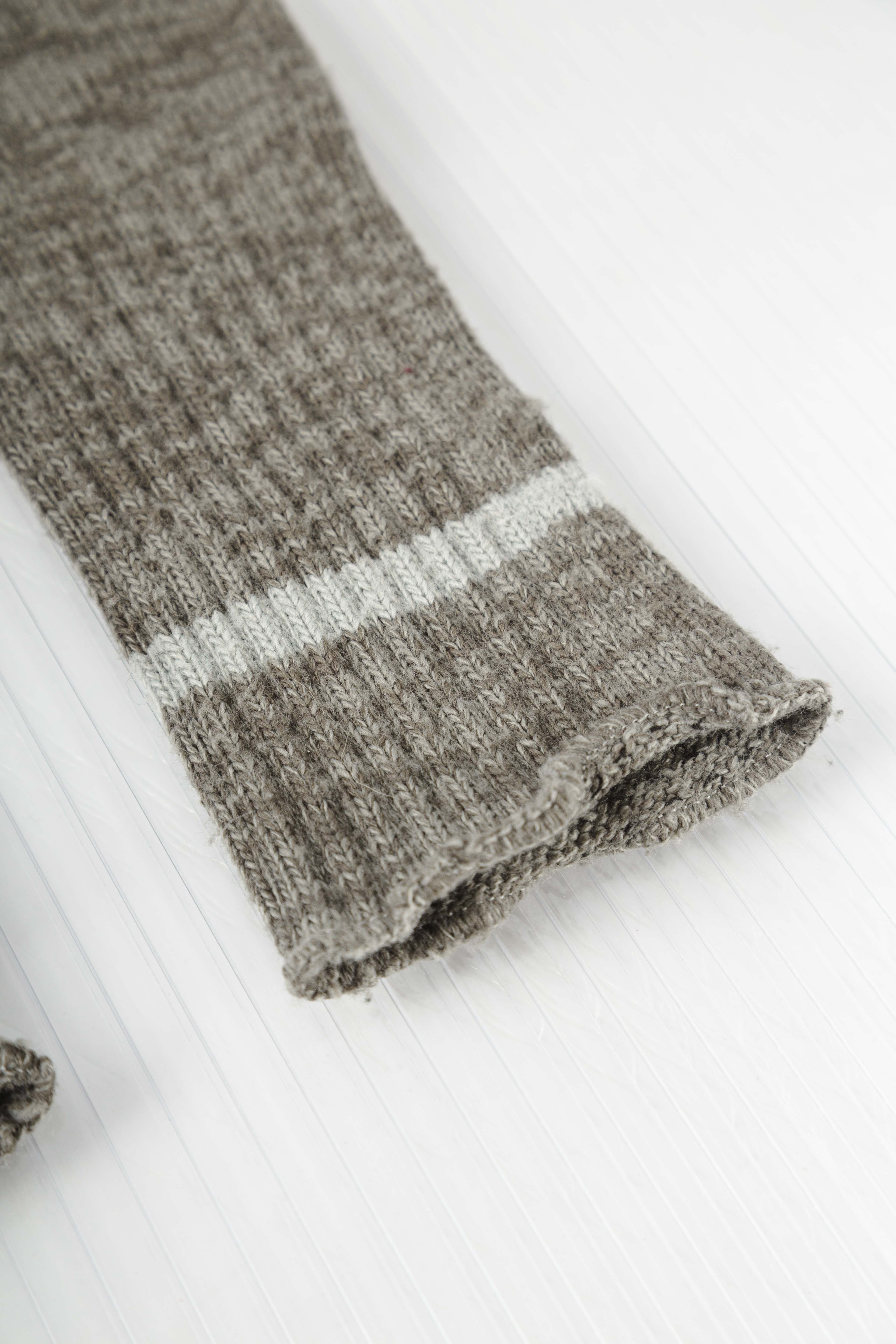 GREY DISTRESSED FINGERS GLOVES