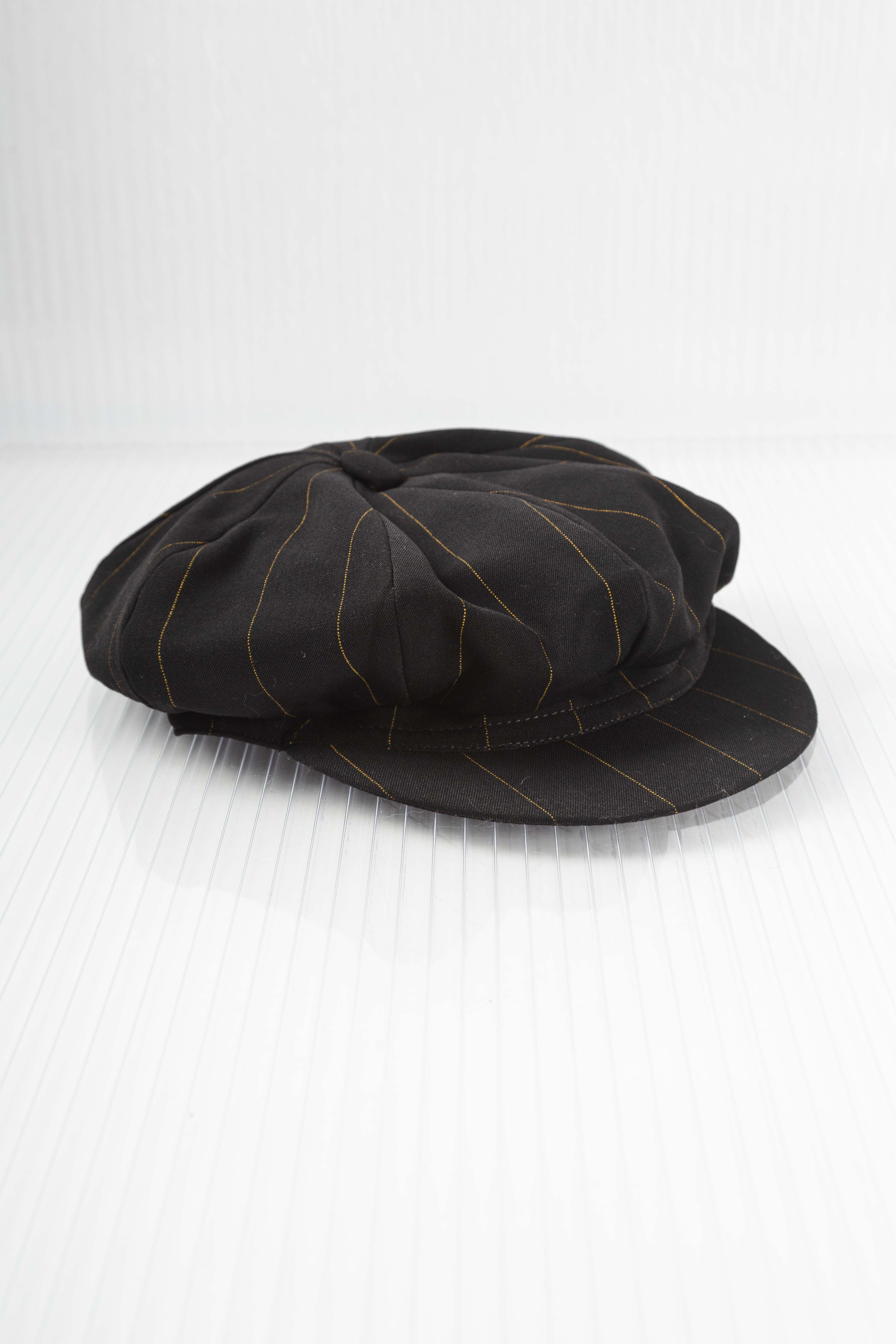 BLACK STRIPED BARRET HAT