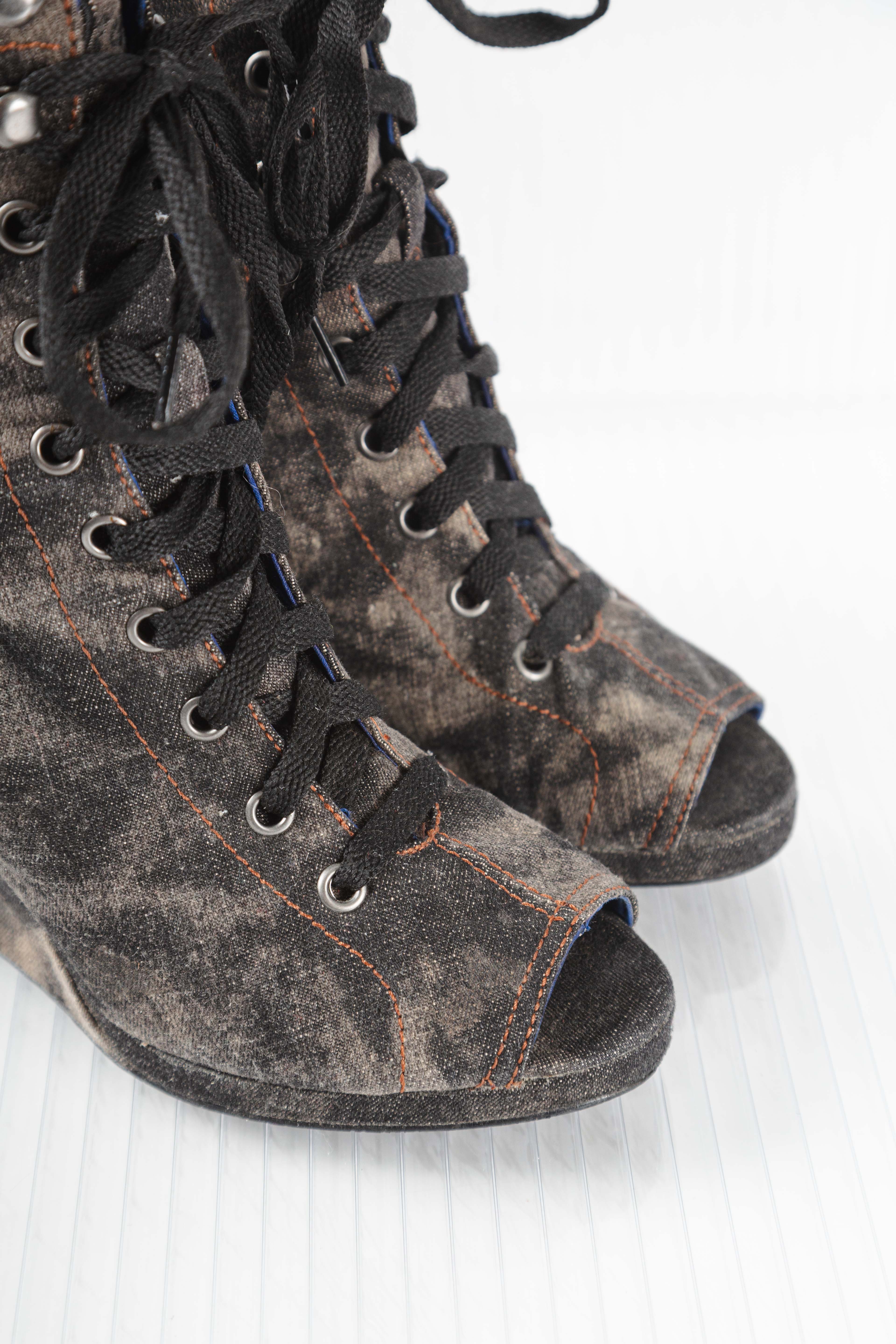 OPEN TOE LACED WEDGES