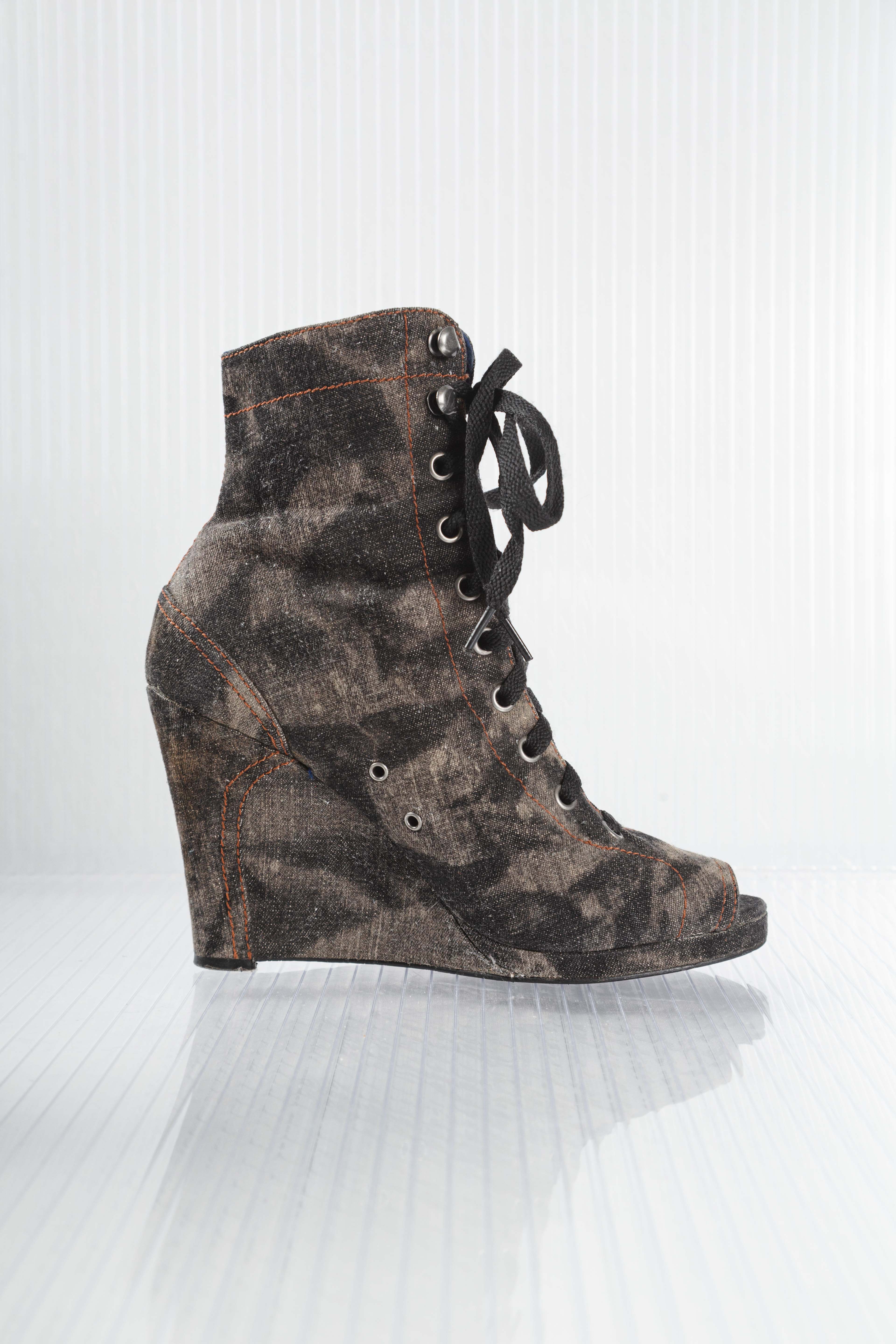 OPEN TOE LACED WEDGES