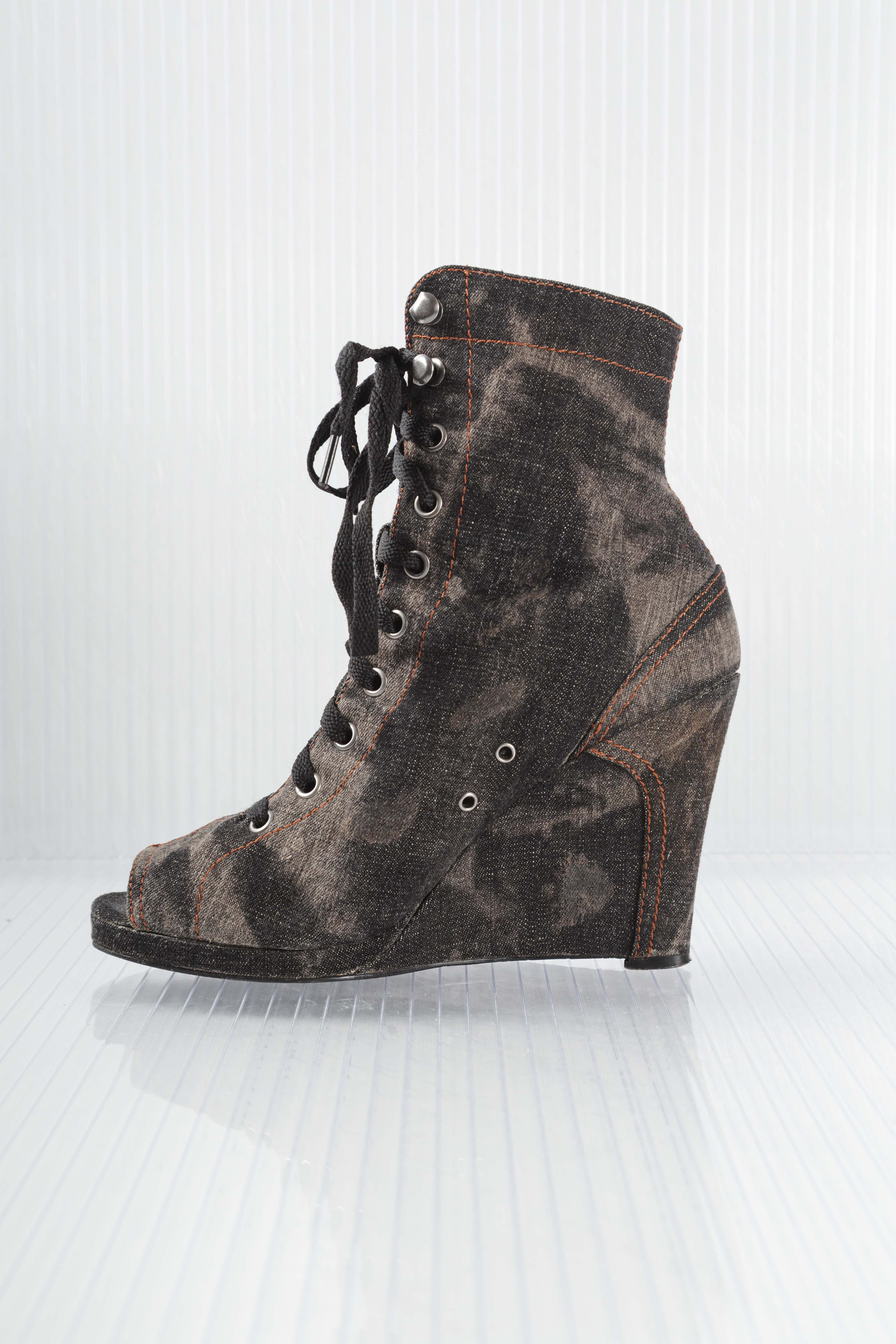 OPEN TOE LACED WEDGES