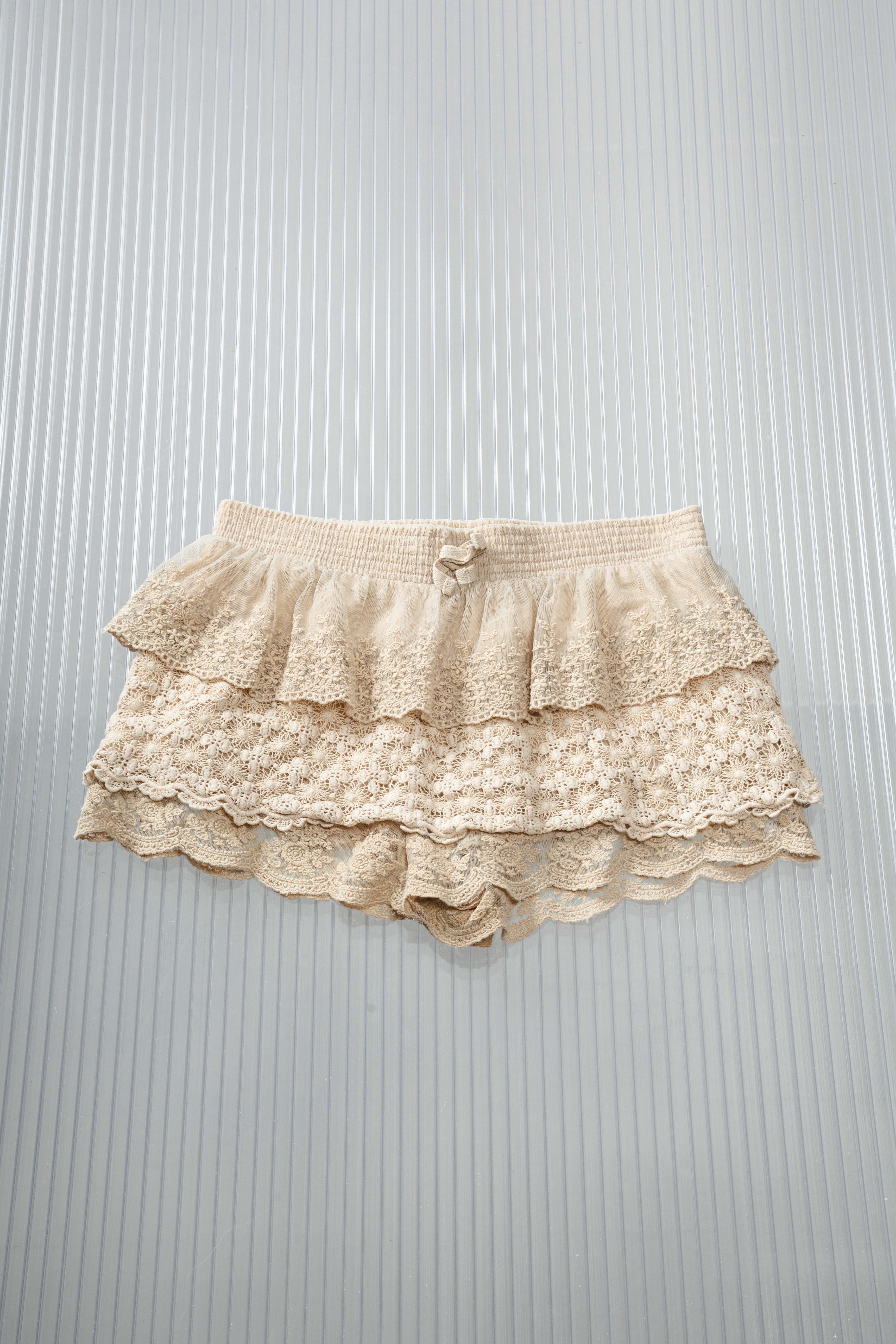 ROMANTIC LACE LAYERED SHORTS