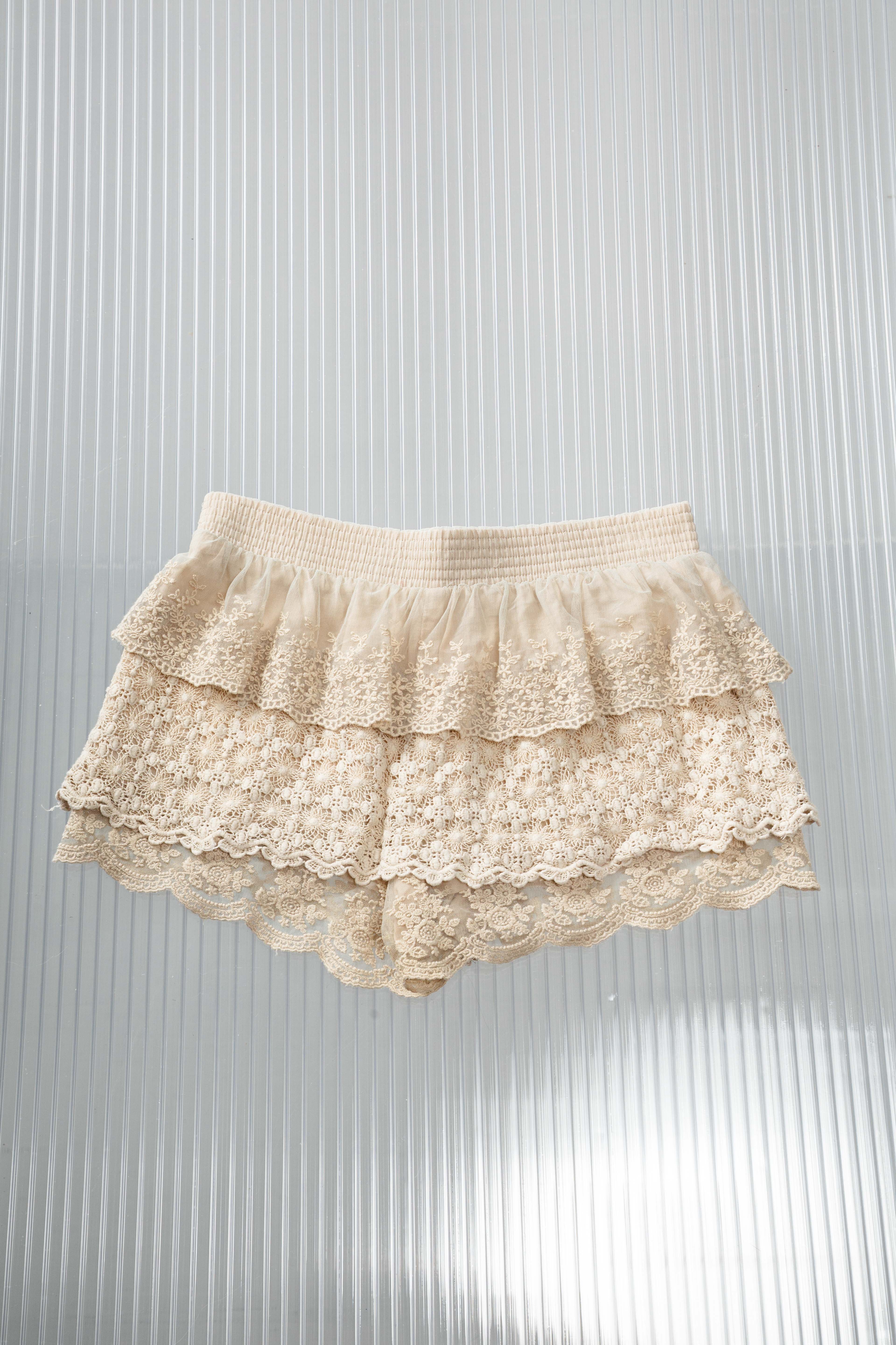 ROMANTIC LACE LAYERED SHORTS