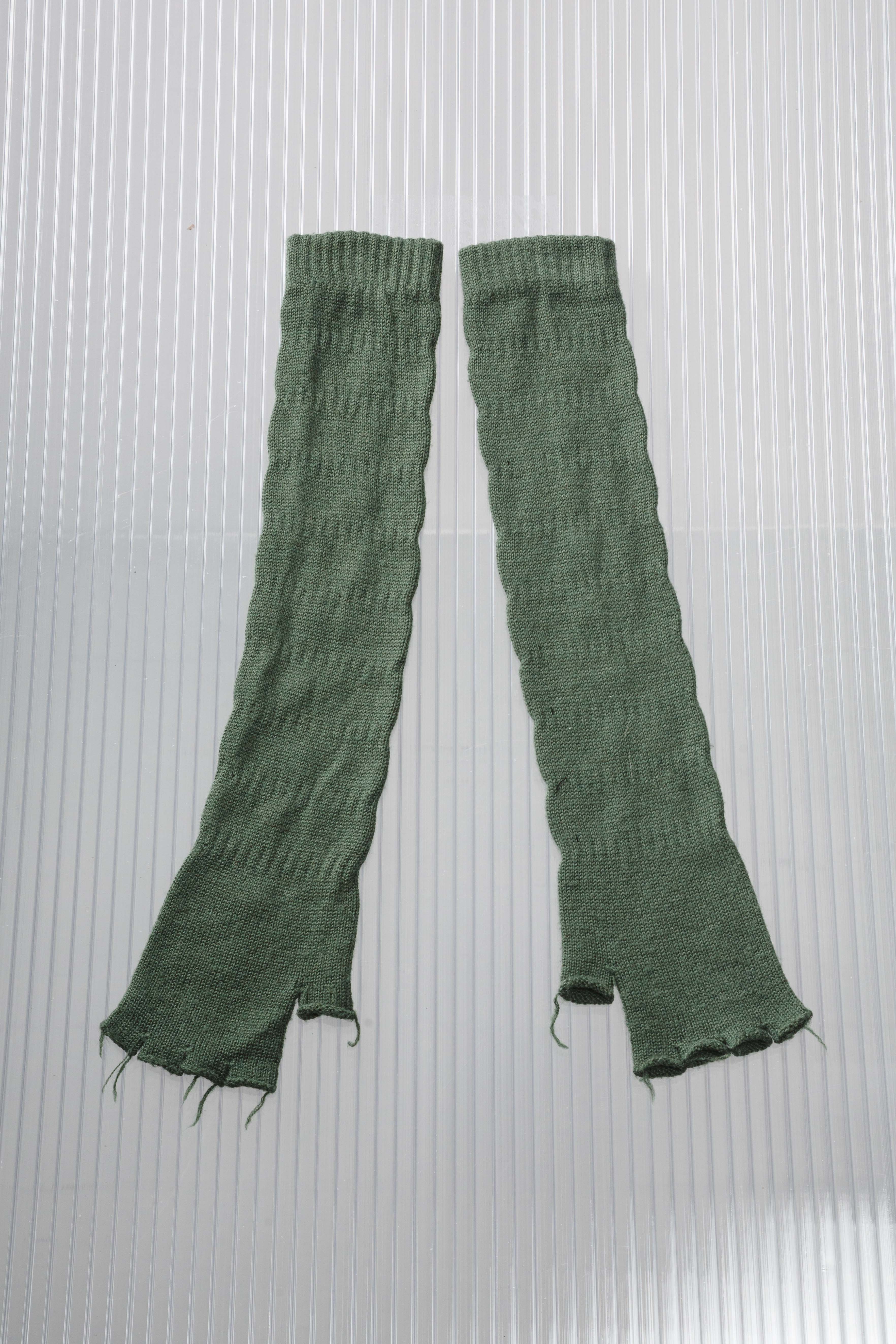 GREEN DISTRESSED GLOVES