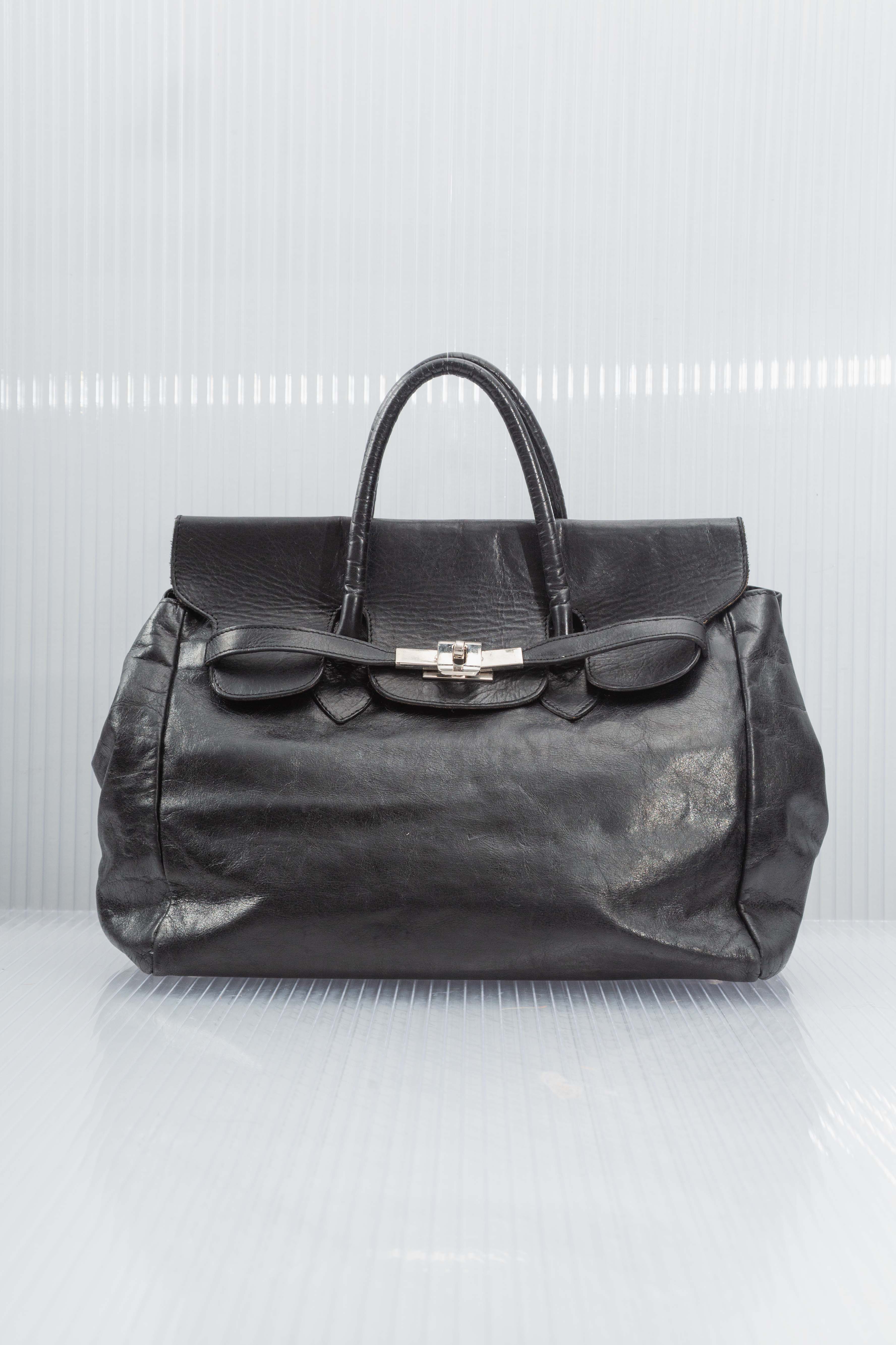 BLACK FIRKIN SOFT LEATHER HANDBAG