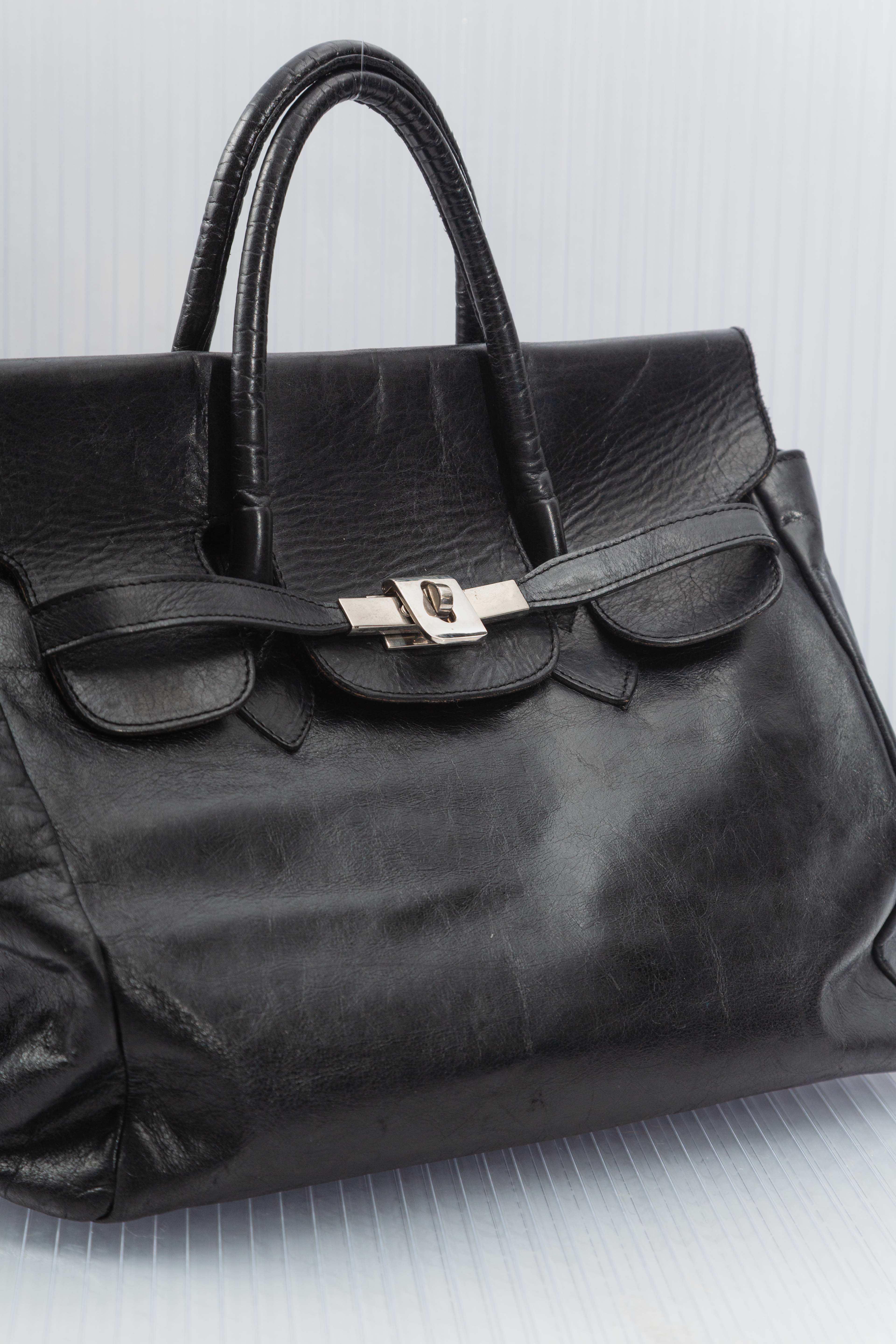 BLACK FIRKIN SOFT LEATHER HANDBAG