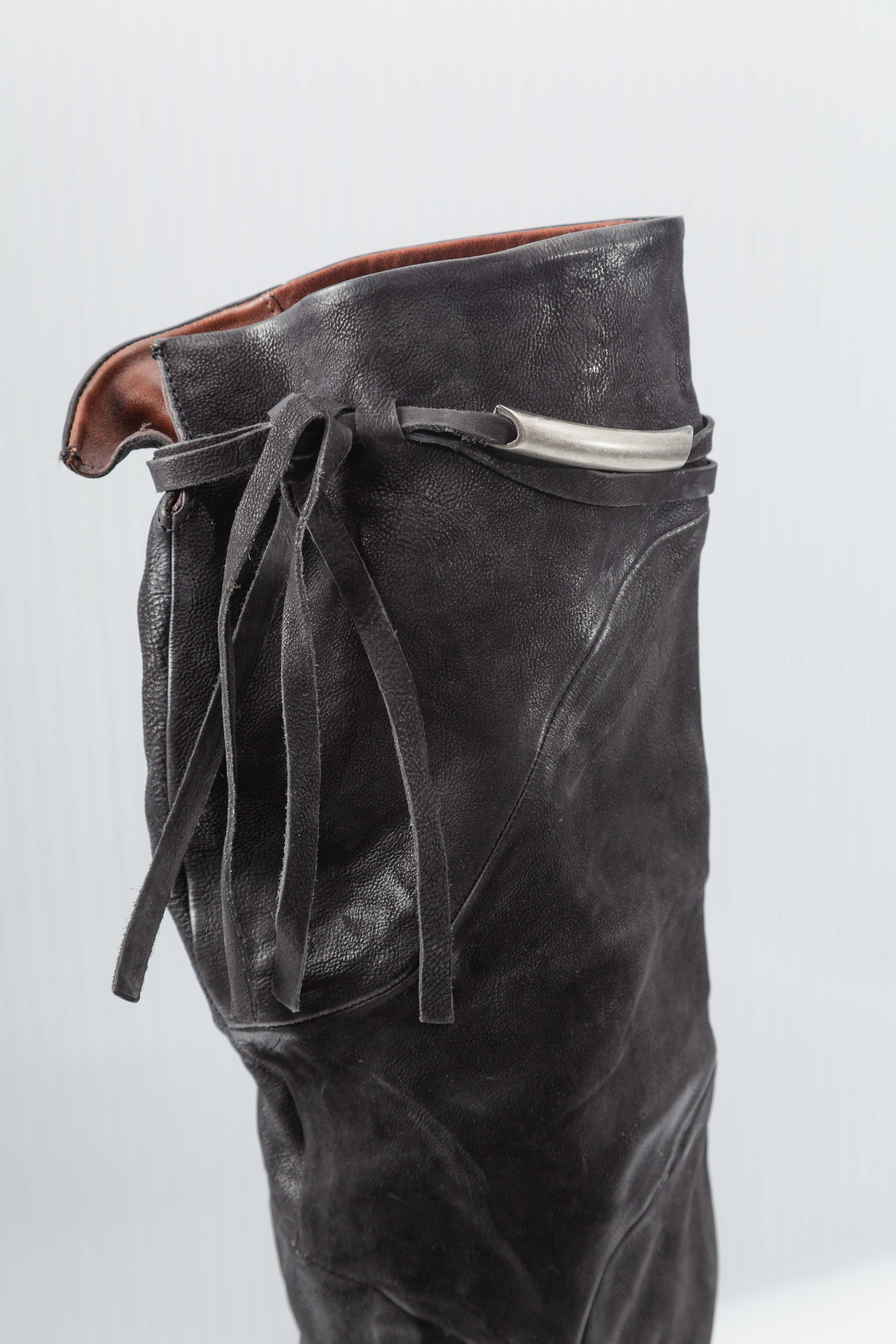 DISTRESSED BLACK KNEE-HIGH BOOTS