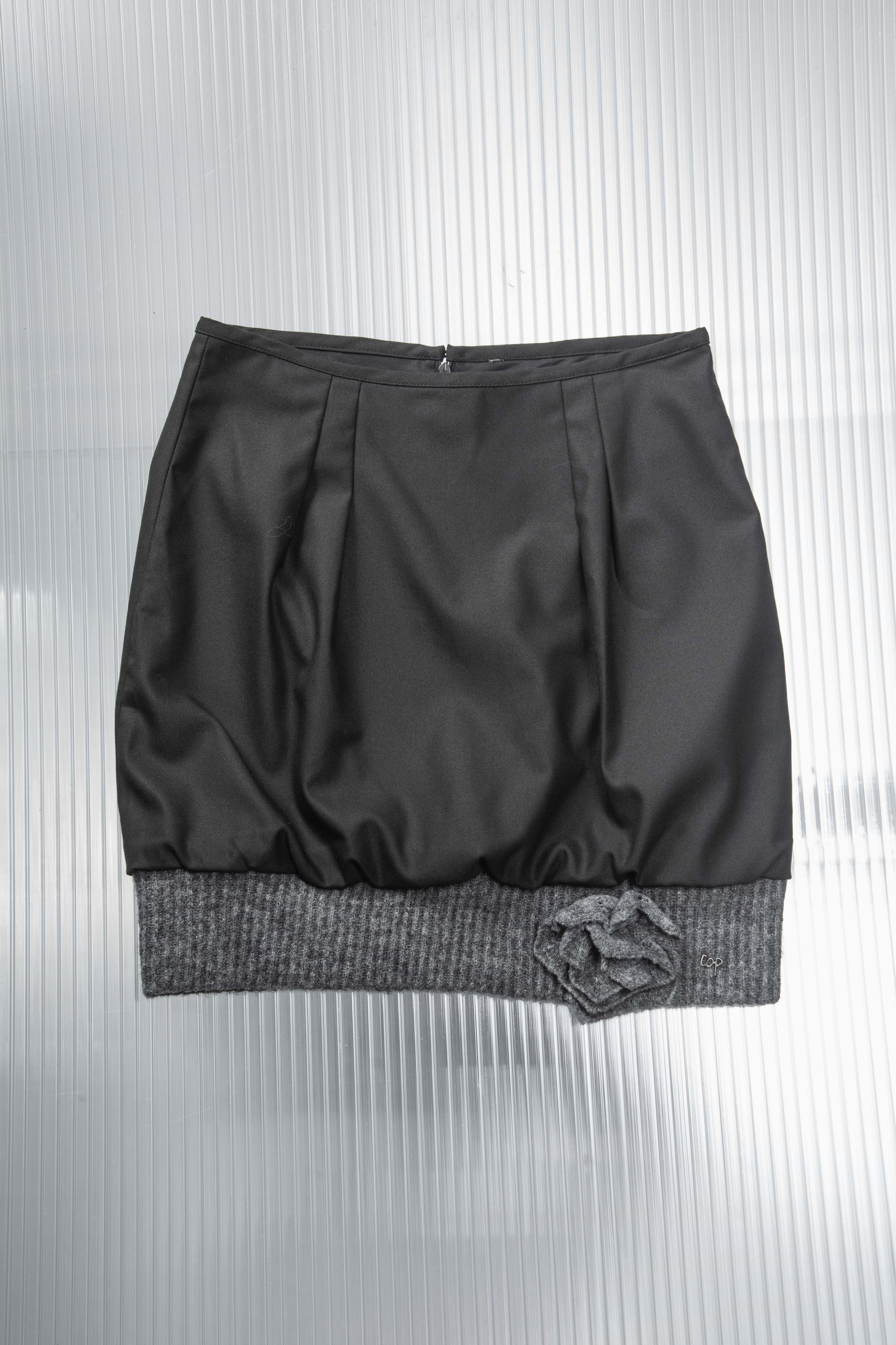 RIBBED KNIT FLOWER MINI SKIRT