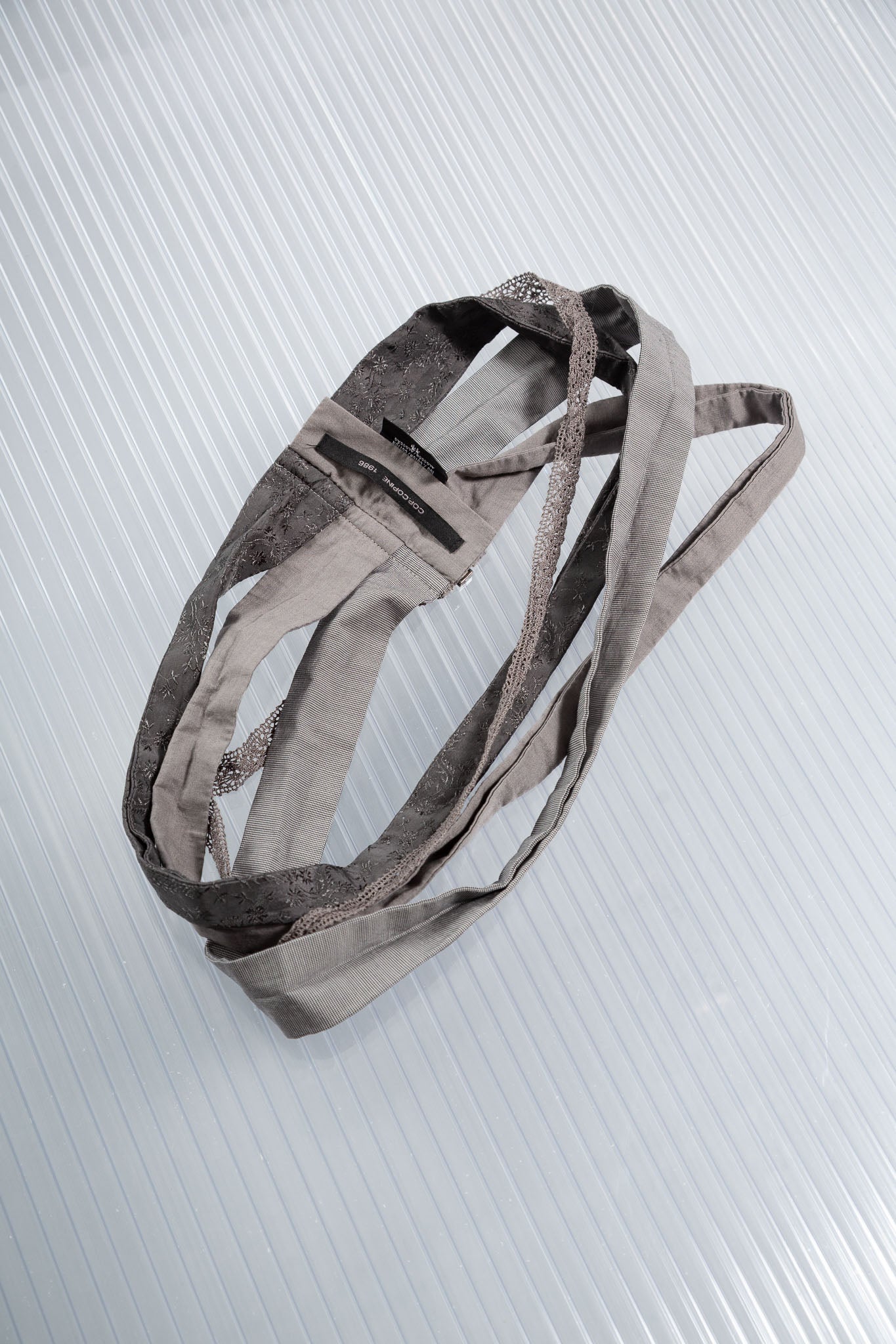 LACED GREY ZIPPED BELT