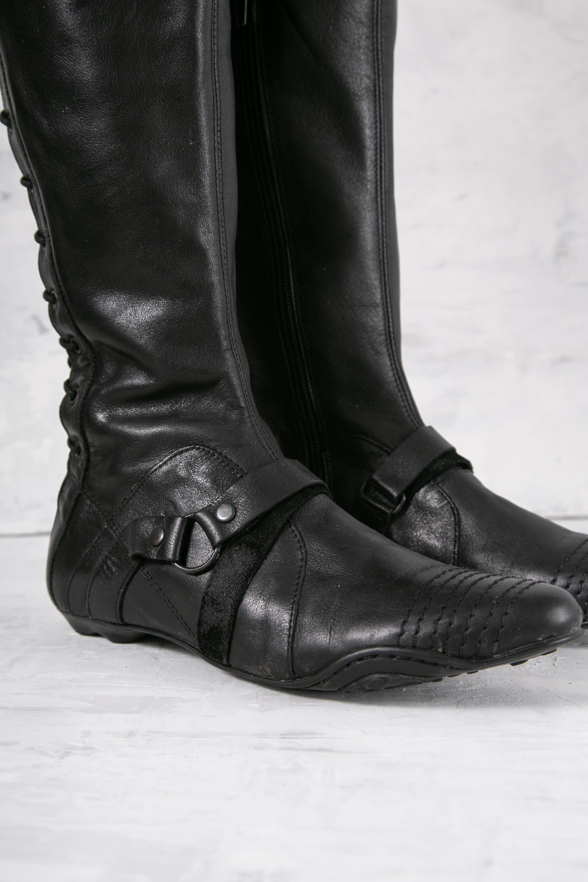 LACE-UP HIGH-KNEE BOOTS