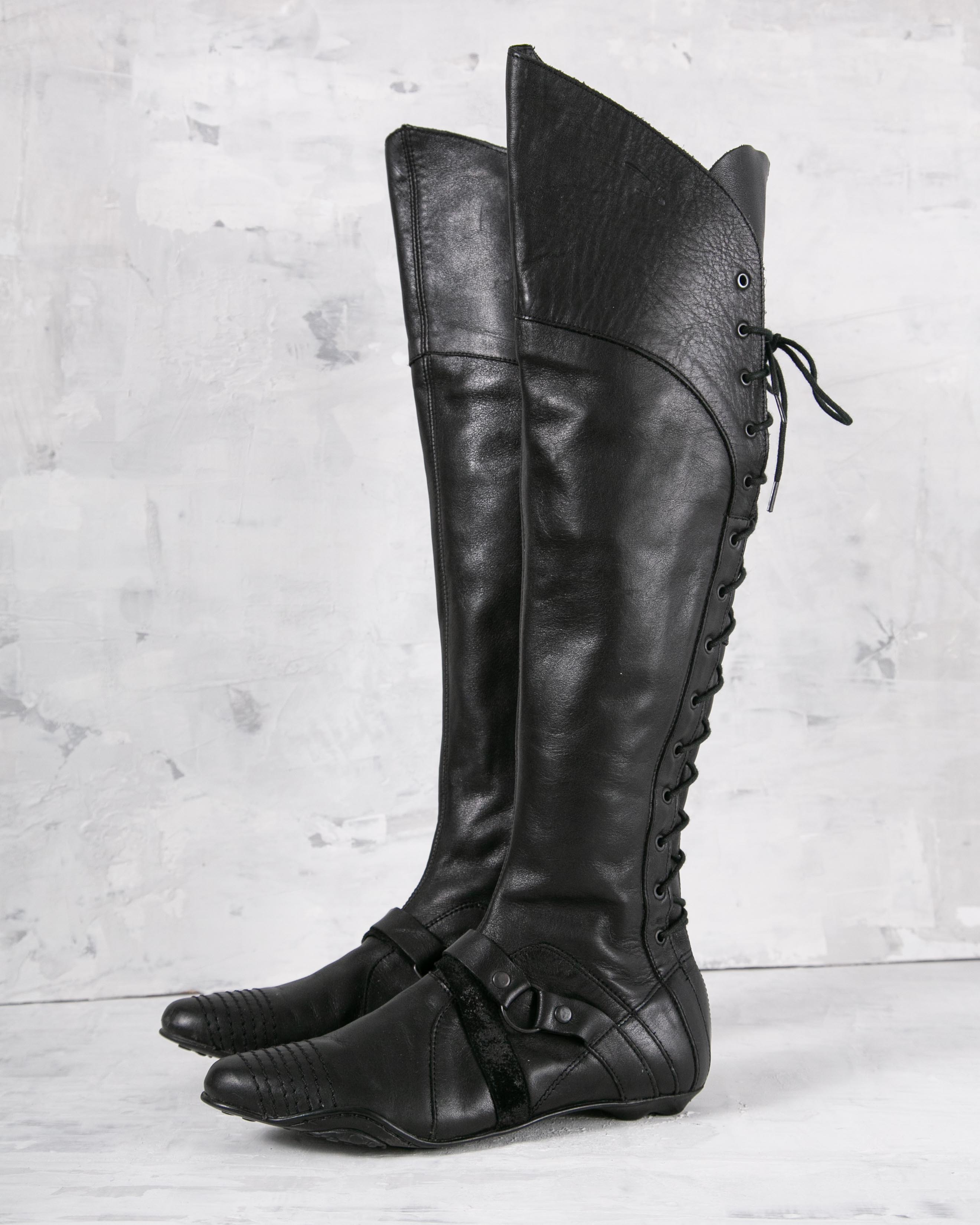 LACE-UP HIGH-KNEE BOOTS