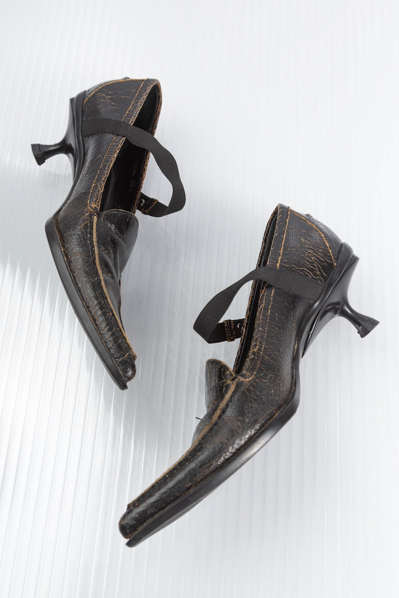 MIU MIU FW 2001 CRACKED LEATHER POINTY BOOTS