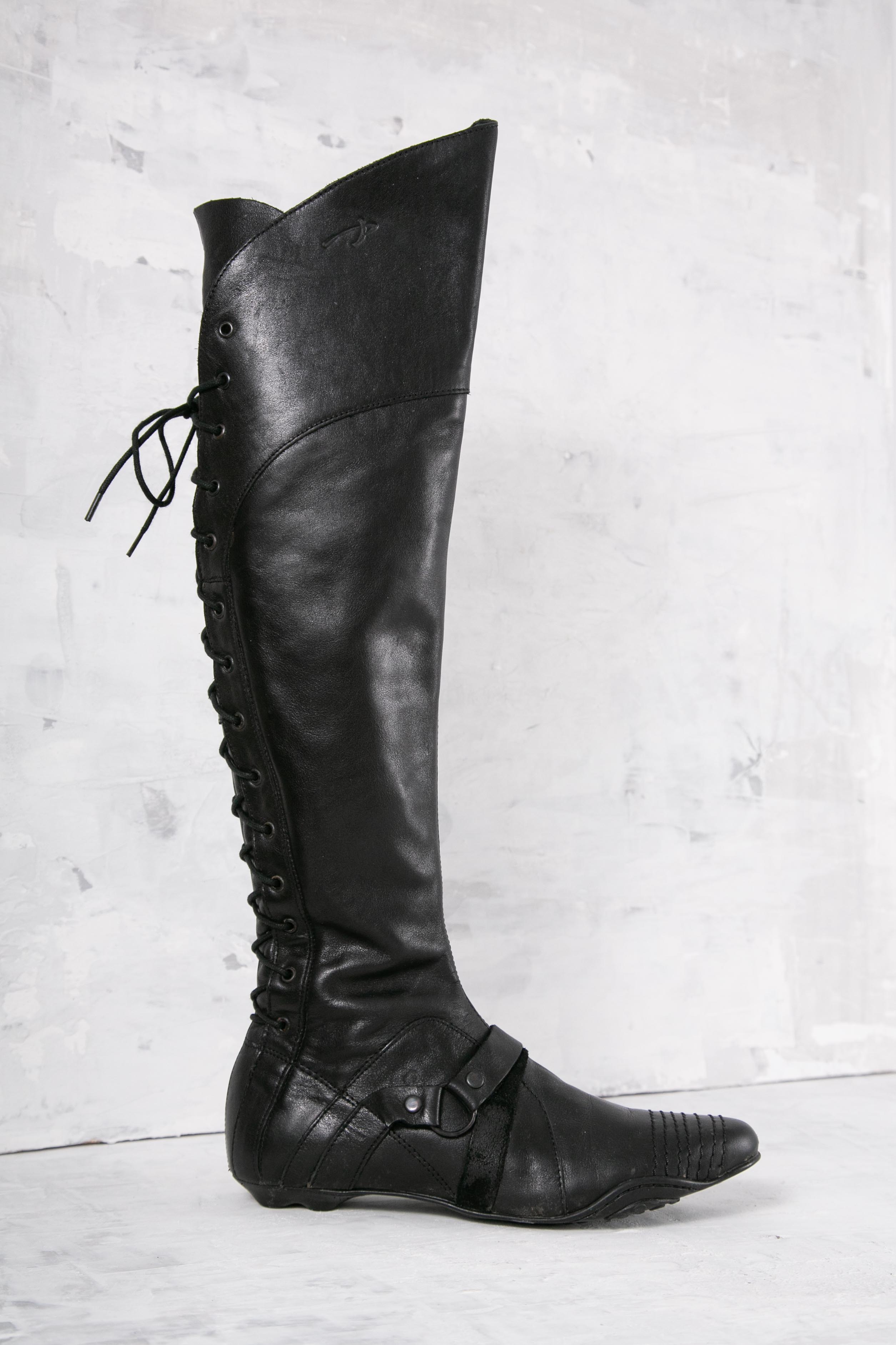 LACE-UP HIGH-KNEE BOOTS