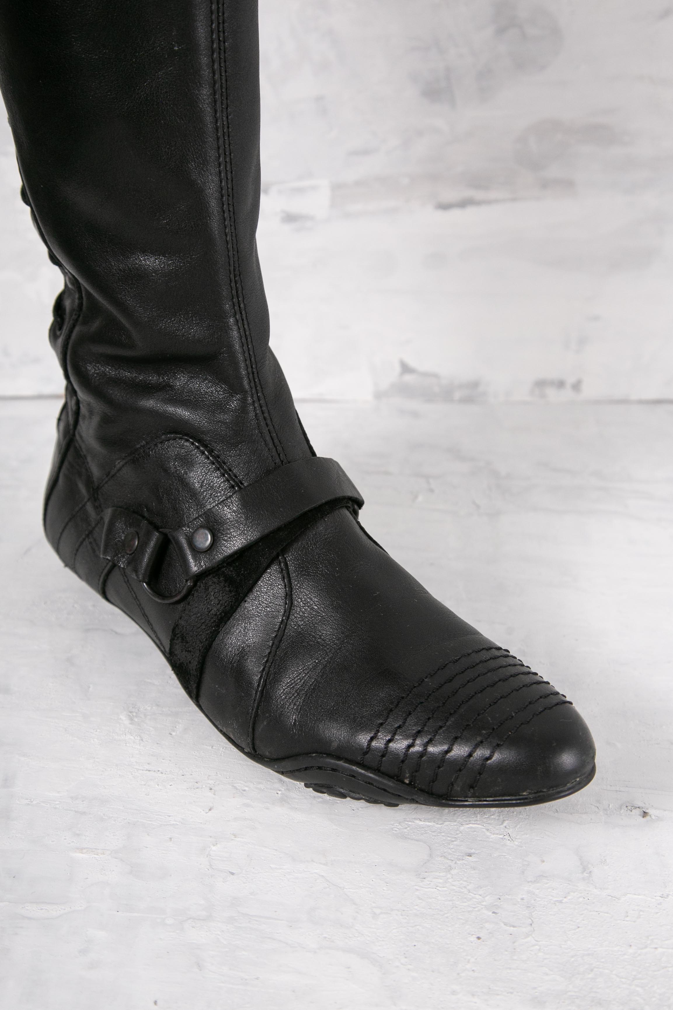 LACE-UP HIGH-KNEE BOOTS