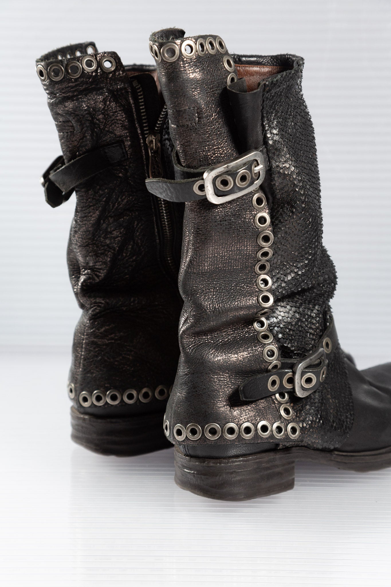 METAL BUCKLED BLACK HIGH BOOTS
