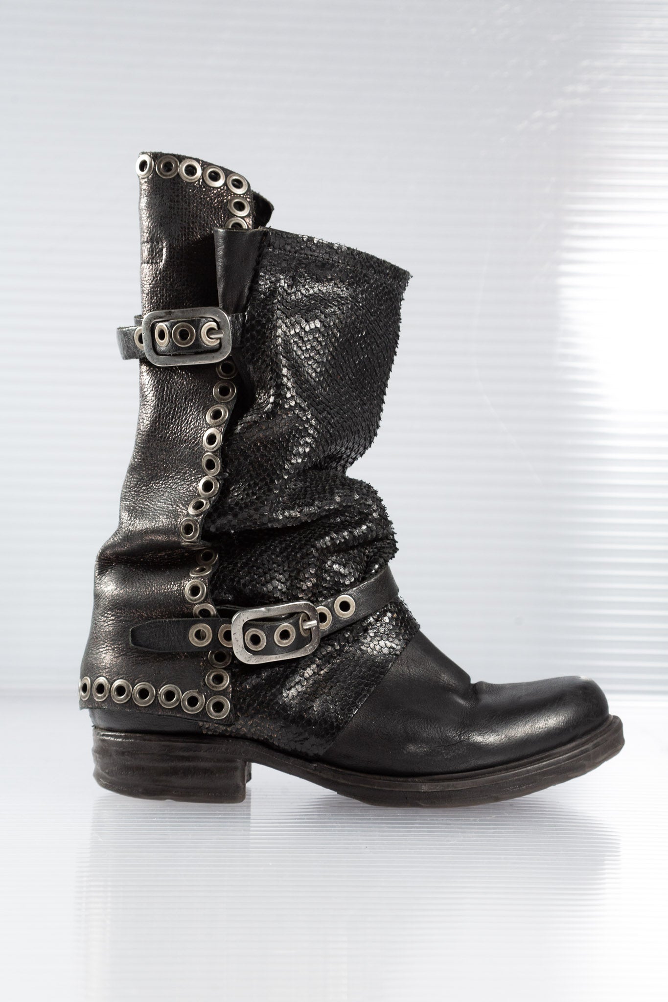 METAL BUCKLED BLACK HIGH BOOTS