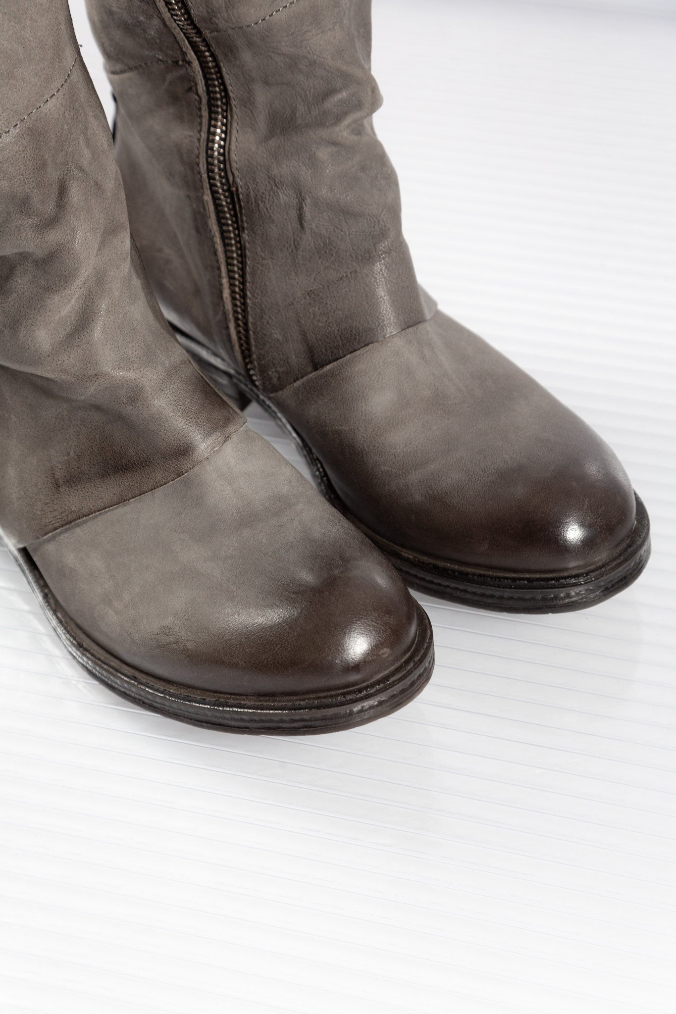 GREY SLOUCHY KNEE-HIGH BOOTS