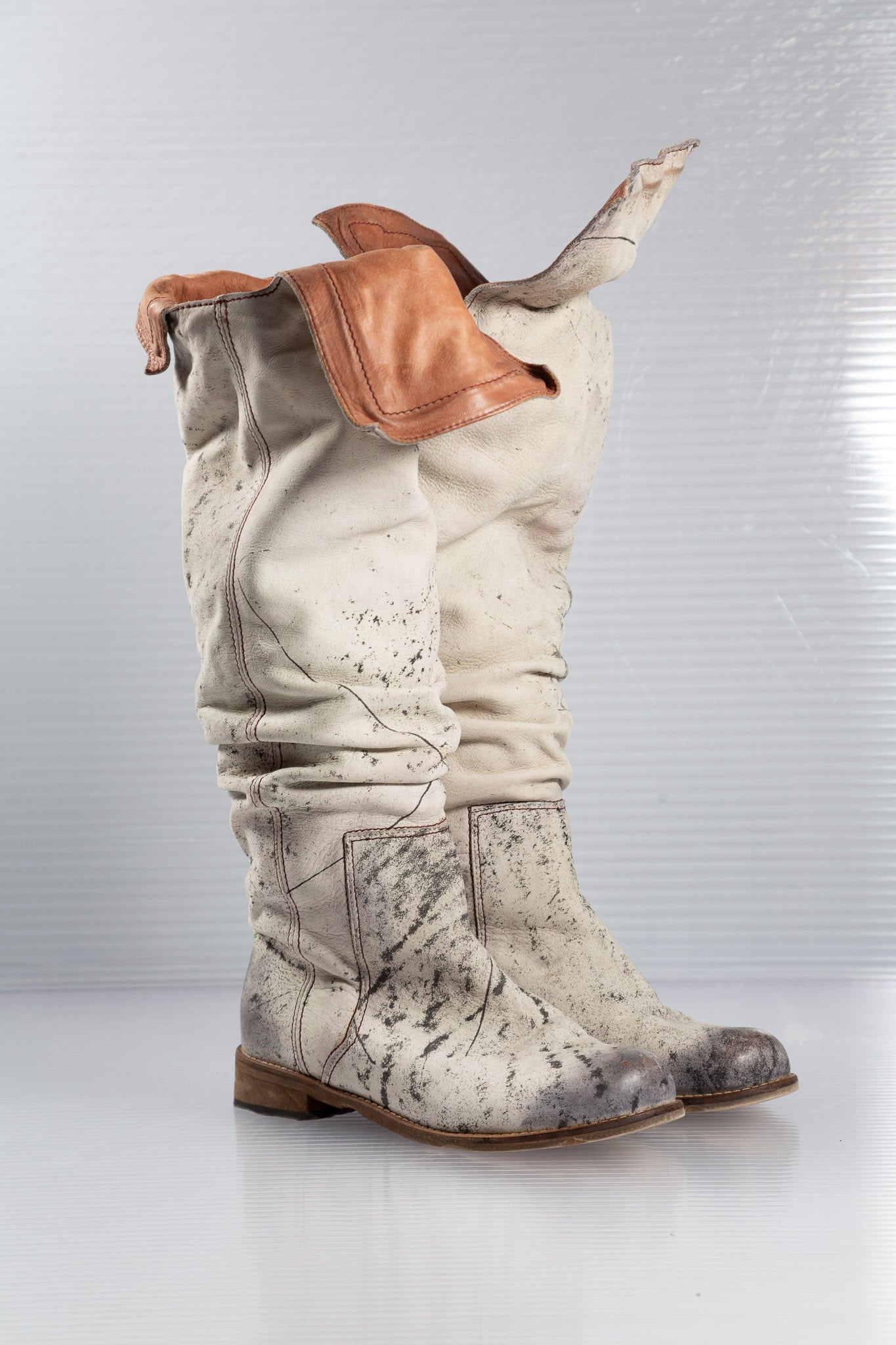 WASHED WHITE KNEE-HIGH BOOTS