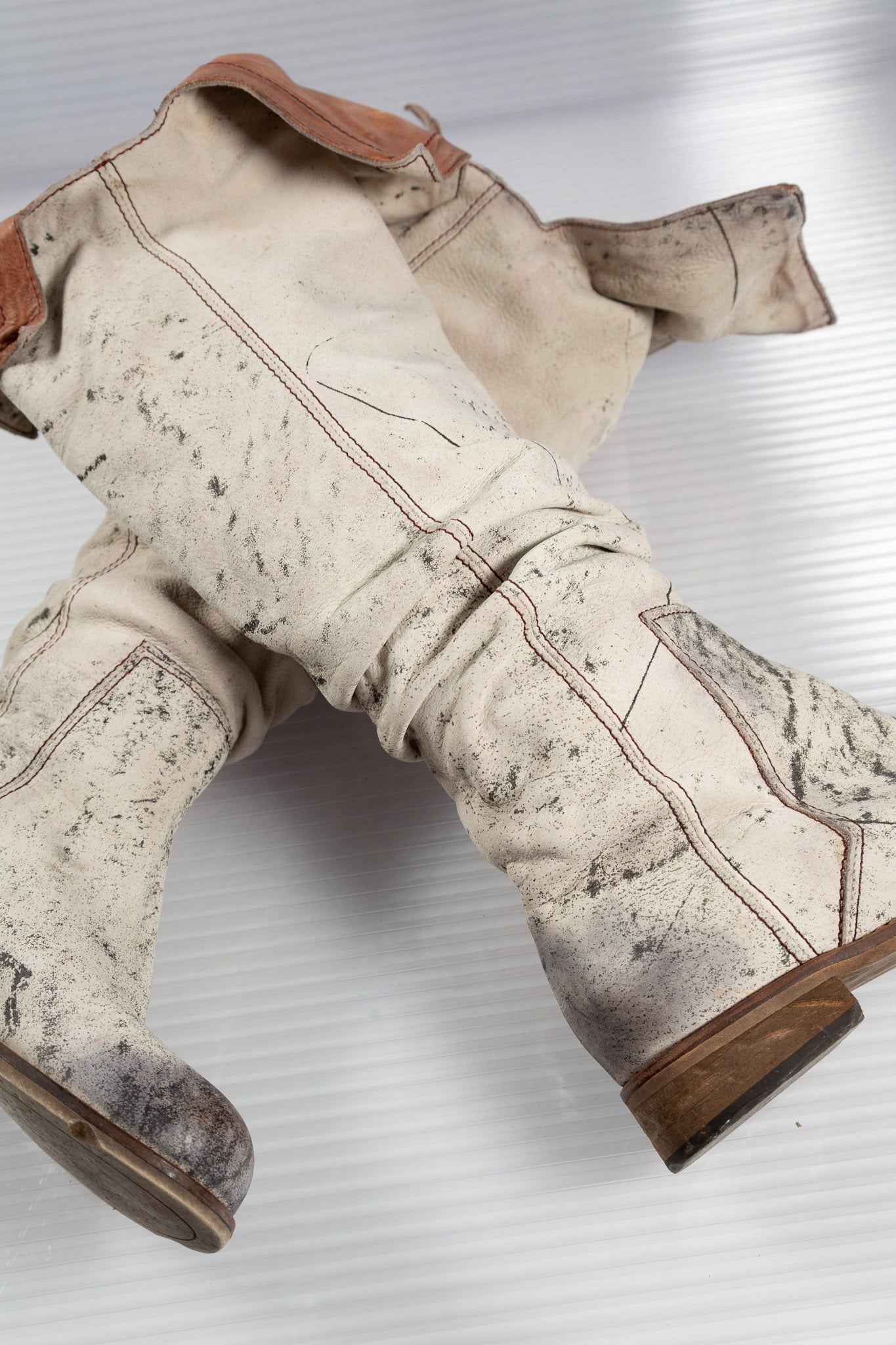 WASHED WHITE KNEE-HIGH BOOTS