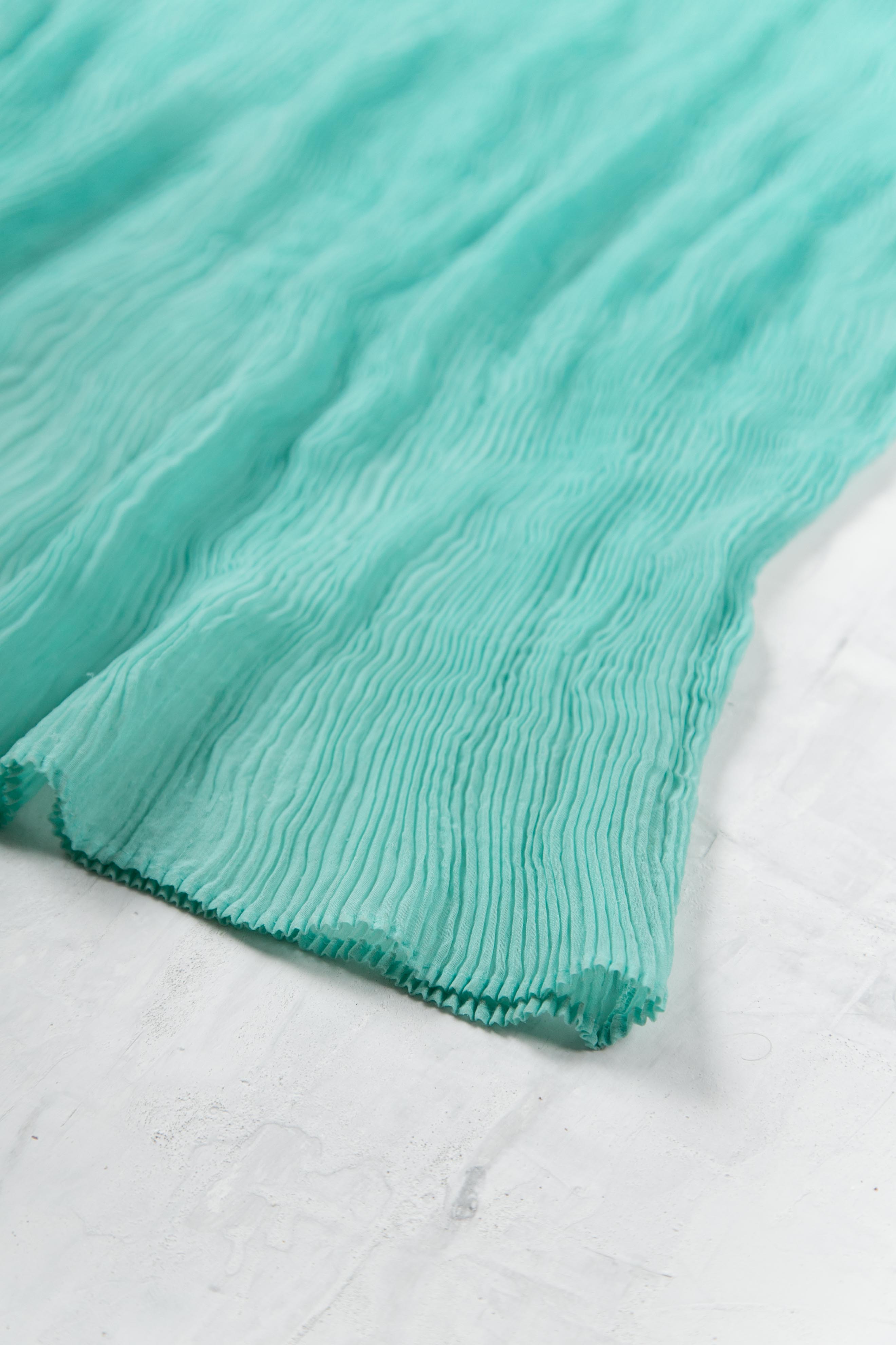 TURTLENECK SHEER PLEAT TOP