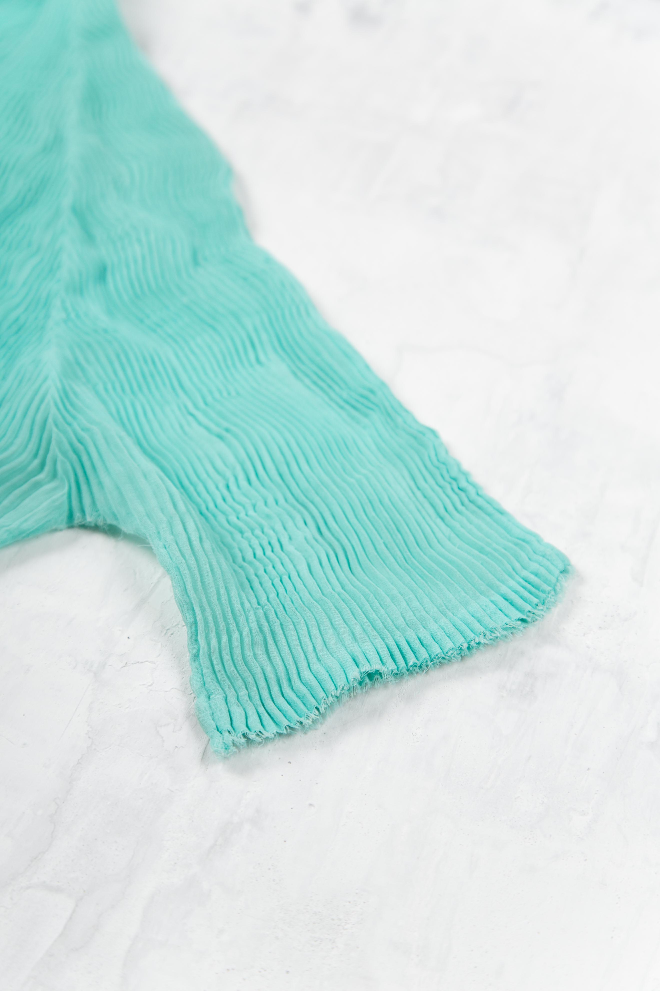 TURTLENECK SHEER PLEAT TOP