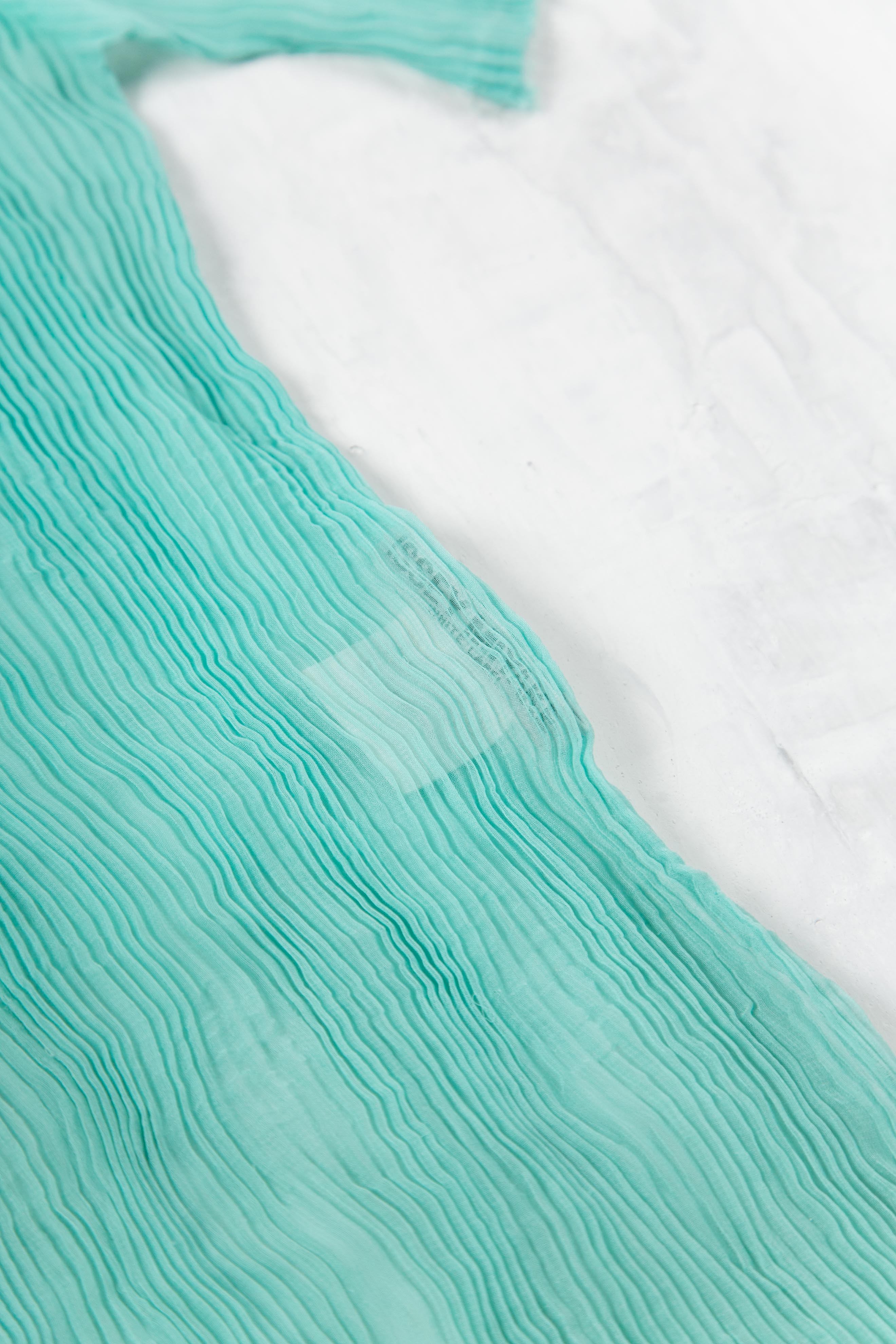 TURTLENECK SHEER PLEAT TOP