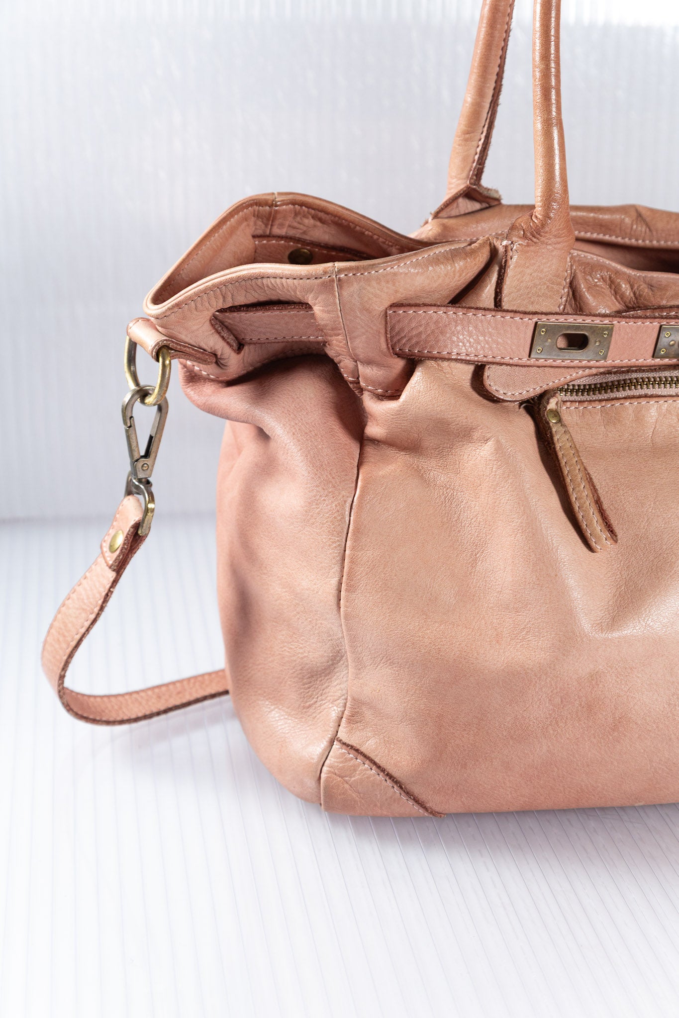 WASHED ROSE HARDWARE FIRKIN LEATHER BAG
