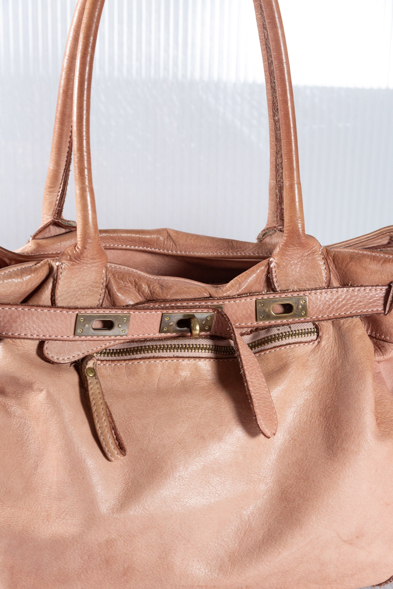 WASHED ROSE HARDWARE FIRKIN LEATHER BAG