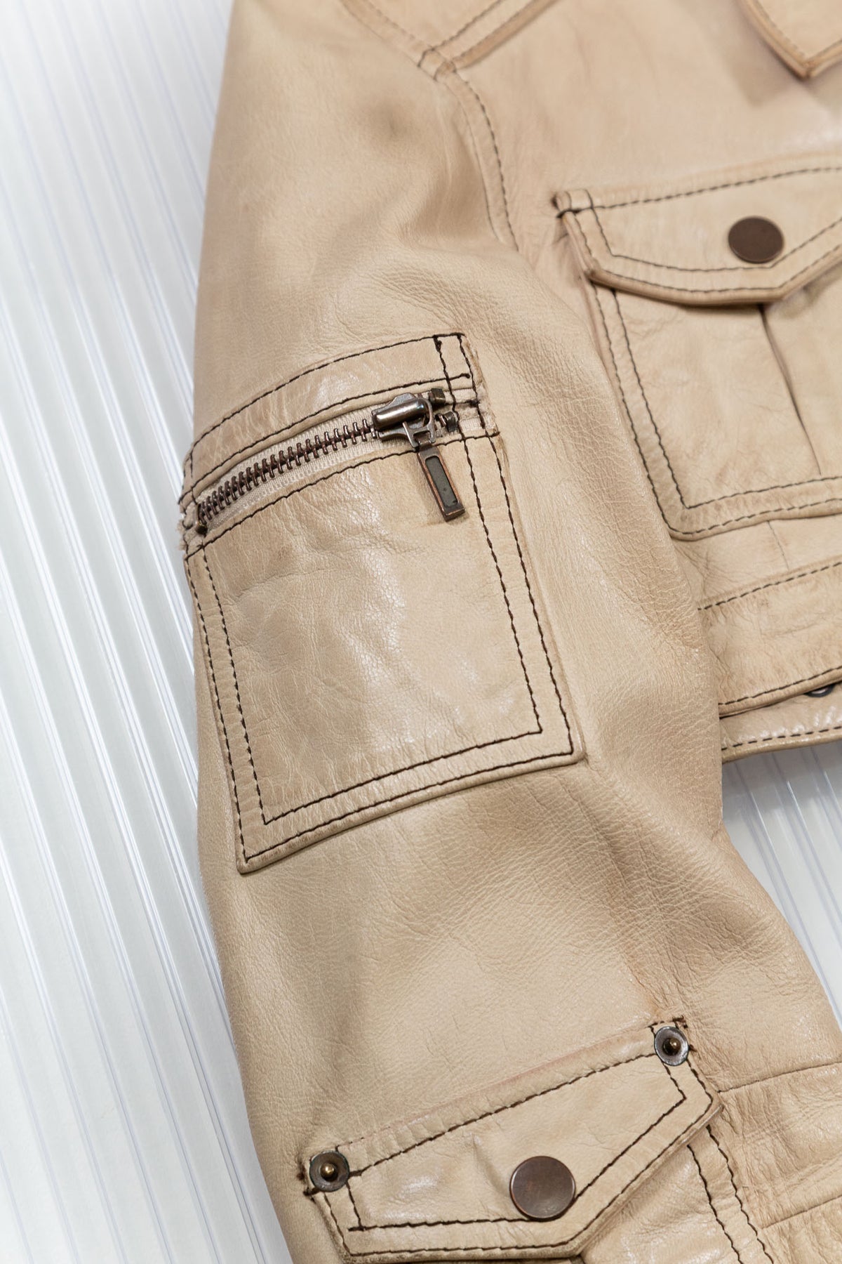 SAND LEATHER CROPPED UTILITY JACKET