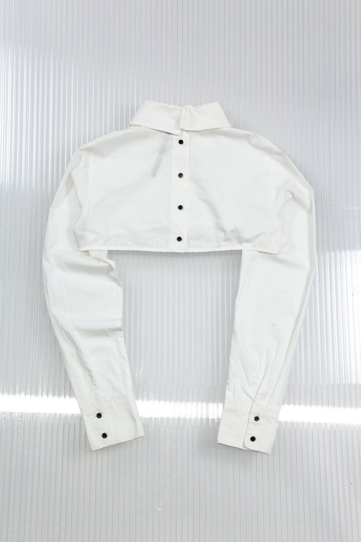 WHITE CROPPED BUTTON SHIRT