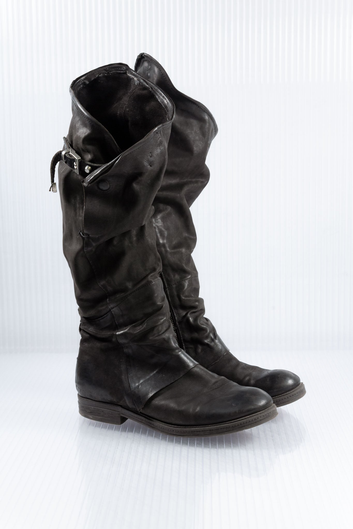 BLACK SLOUCHY LEATHER KNEE-HIGH BOOTS
