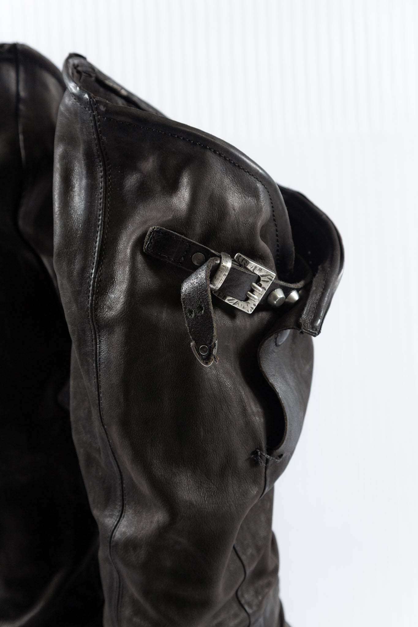 BLACK SLOUCHY LEATHER KNEE-HIGH BOOTS