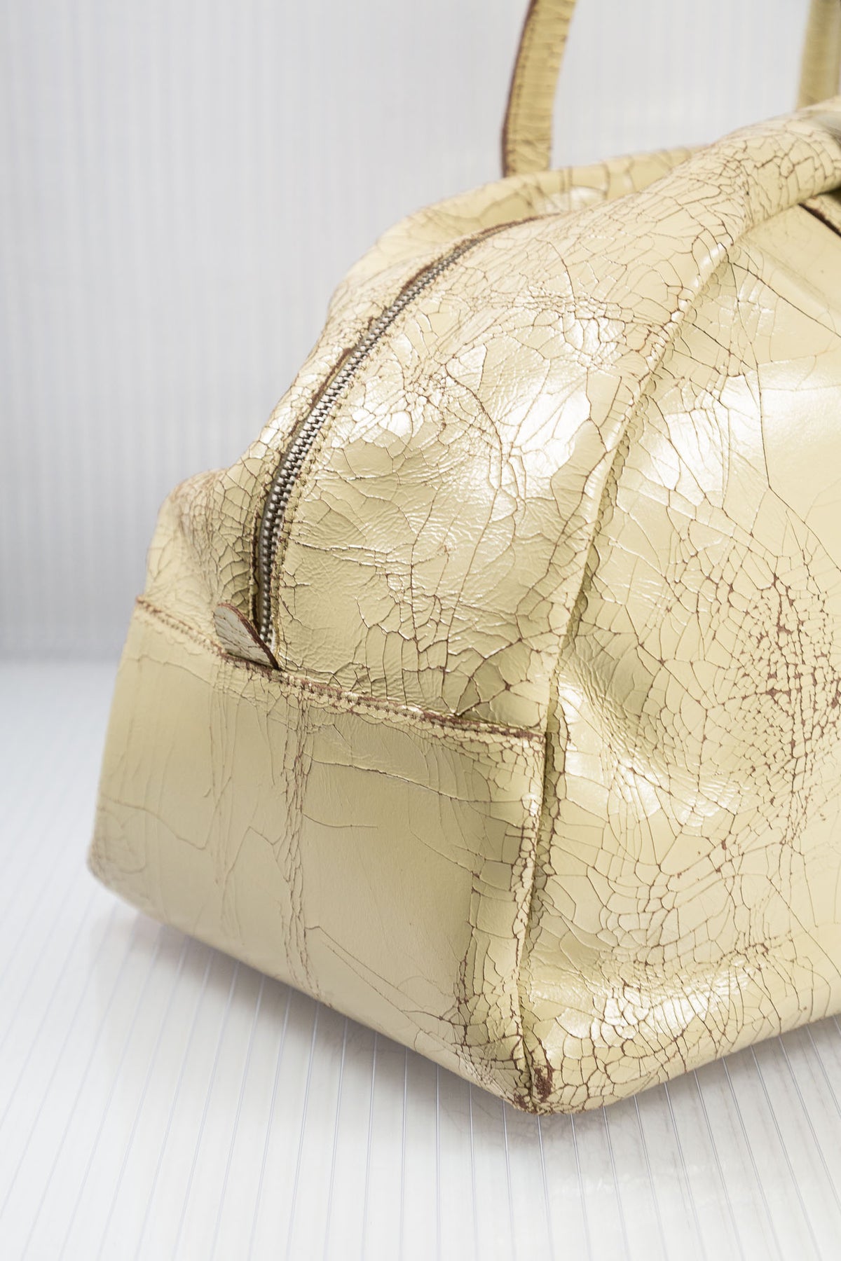 CREAM CRACKED LEATHER BAG
