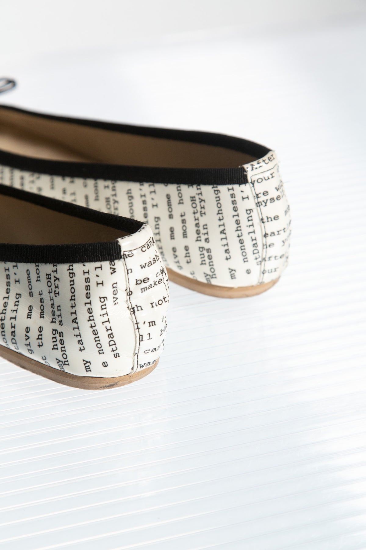 TEXT PRINT BALLET FLATS