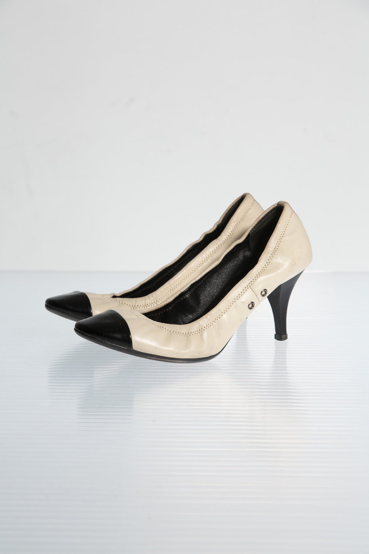 PRADA CREAM LEATHER PUMPS WITH BLACK TOE CAP