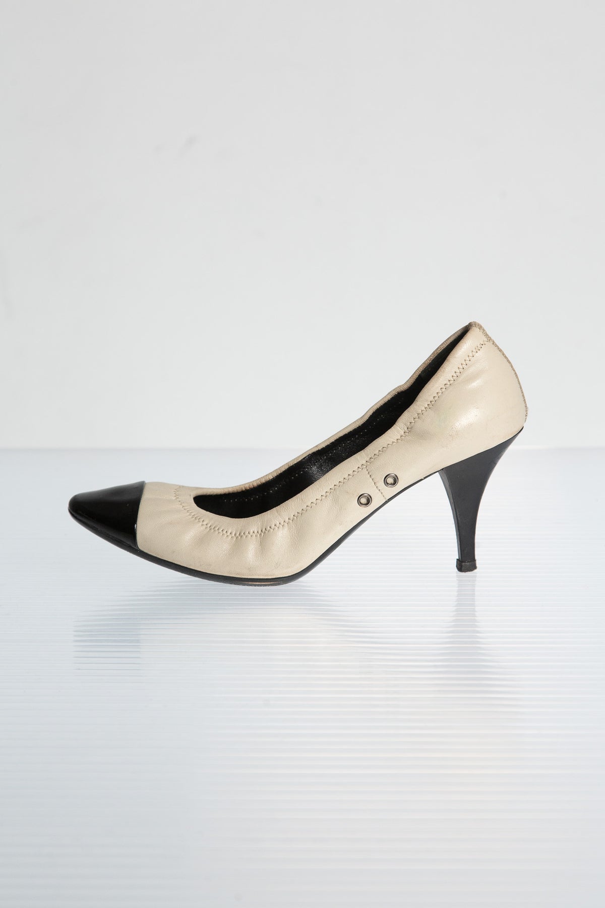 PRADA CREAM LEATHER PUMPS WITH BLACK TOE CAP