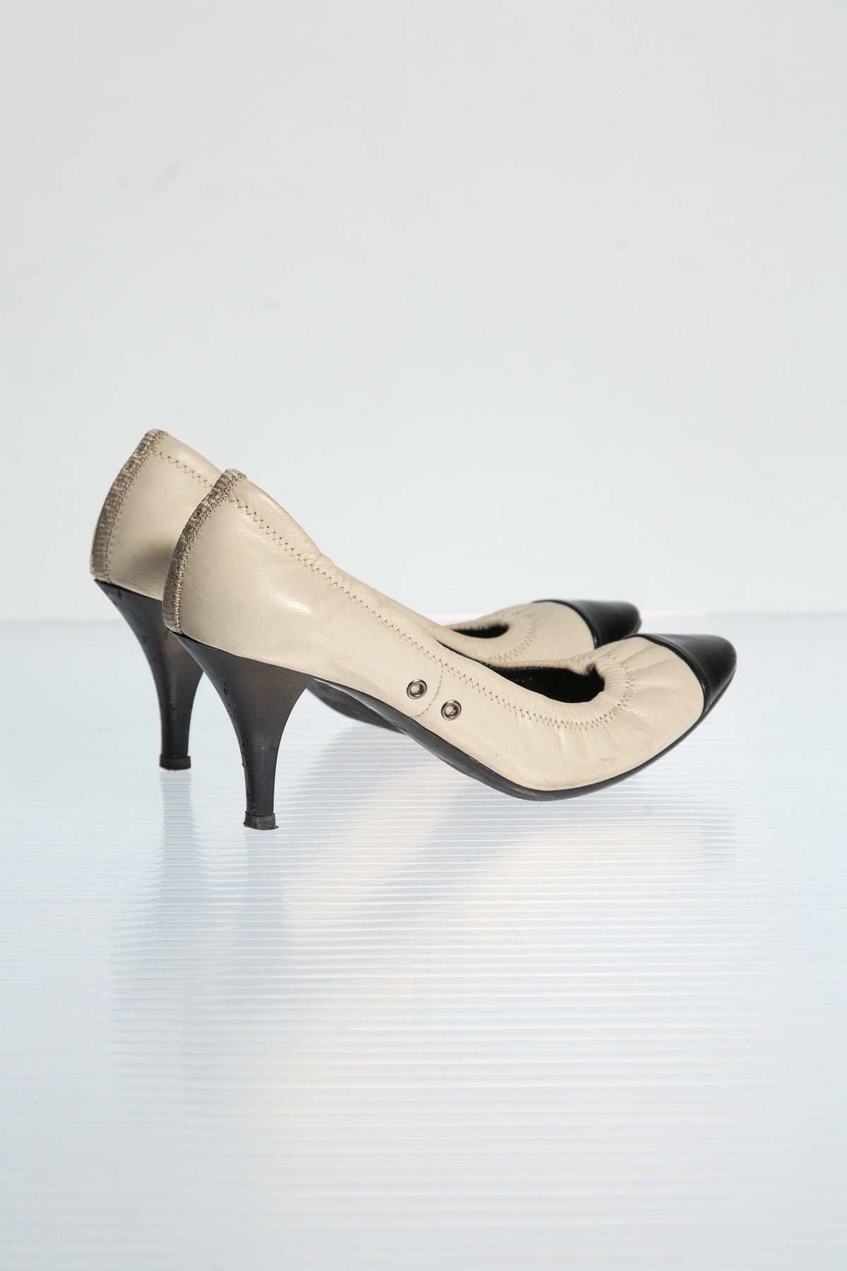 PRADA CREAM LEATHER PUMPS WITH BLACK TOE CAP