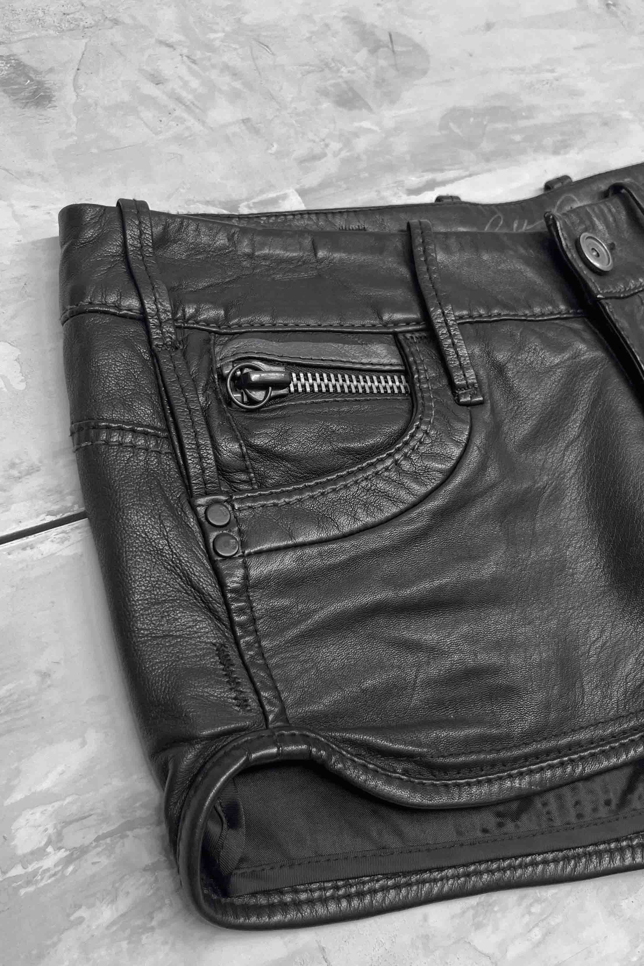 BLACK LEATHER MICRO SHORTS