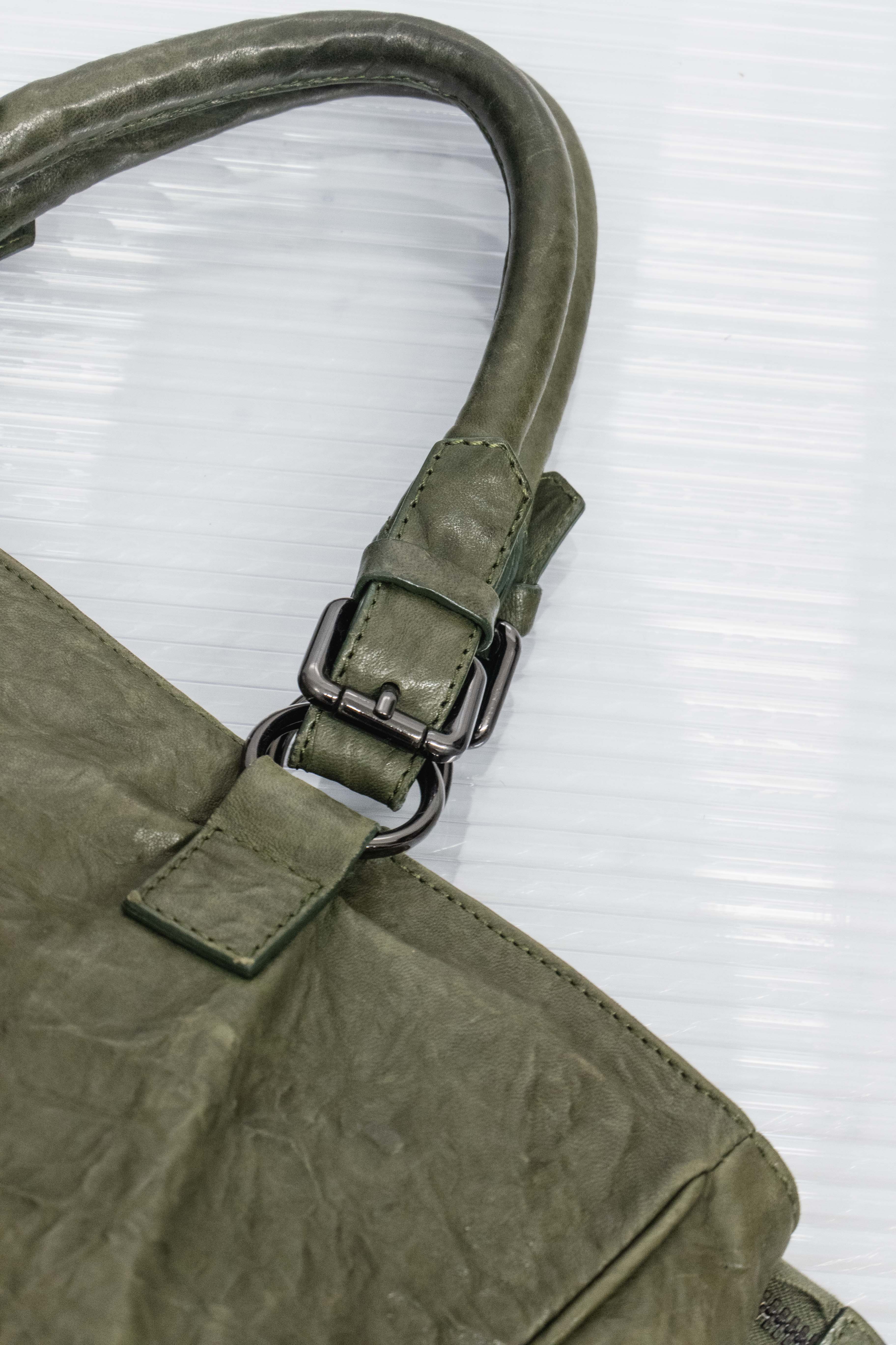 GREEN CRINKLE SHOULDER BAG