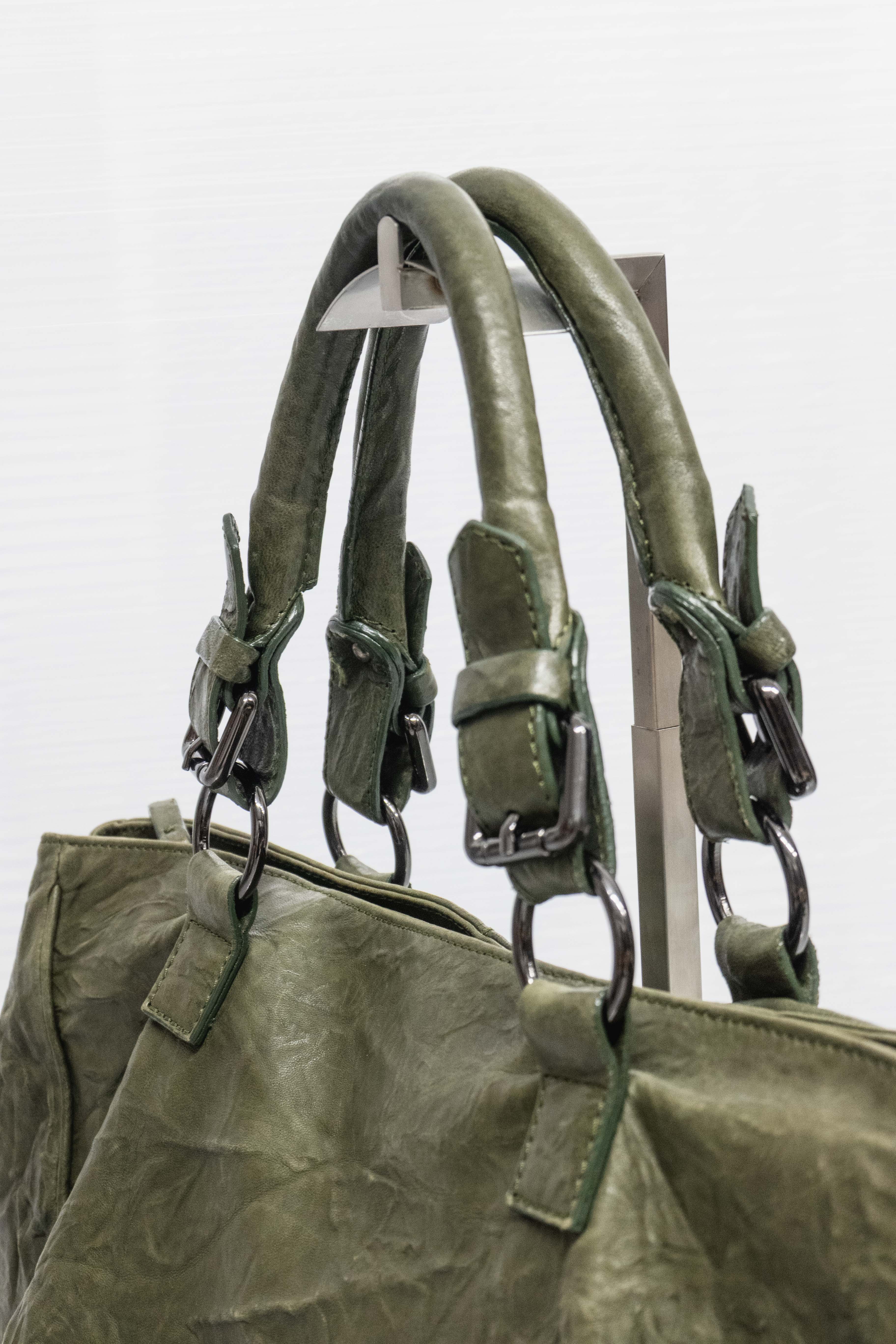 GREEN CRINKLE SHOULDER BAG