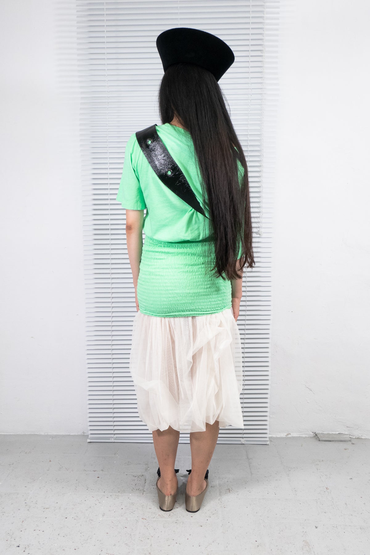 BLACK PATENT LEATHER EYELET BELT