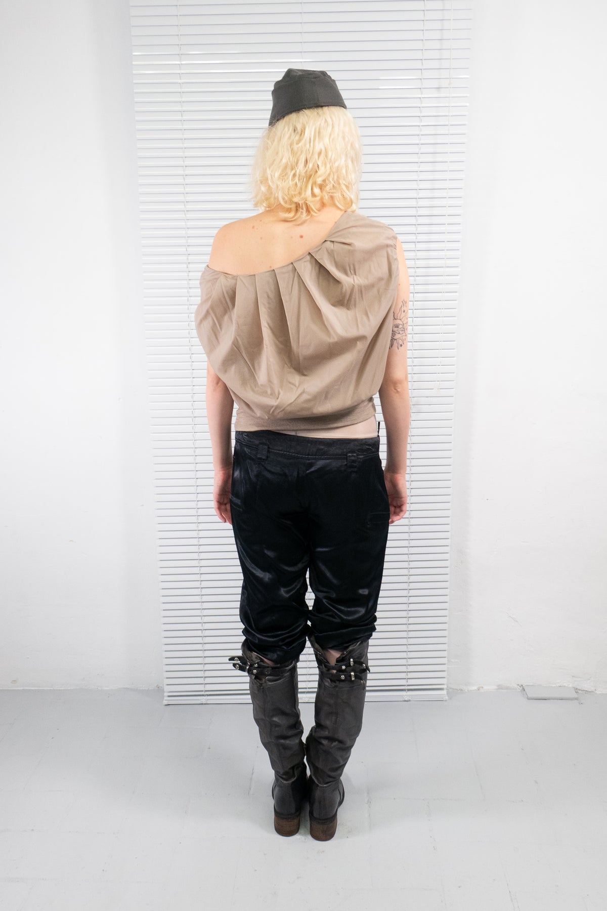 NUDE DRAPED BALLOON TOP