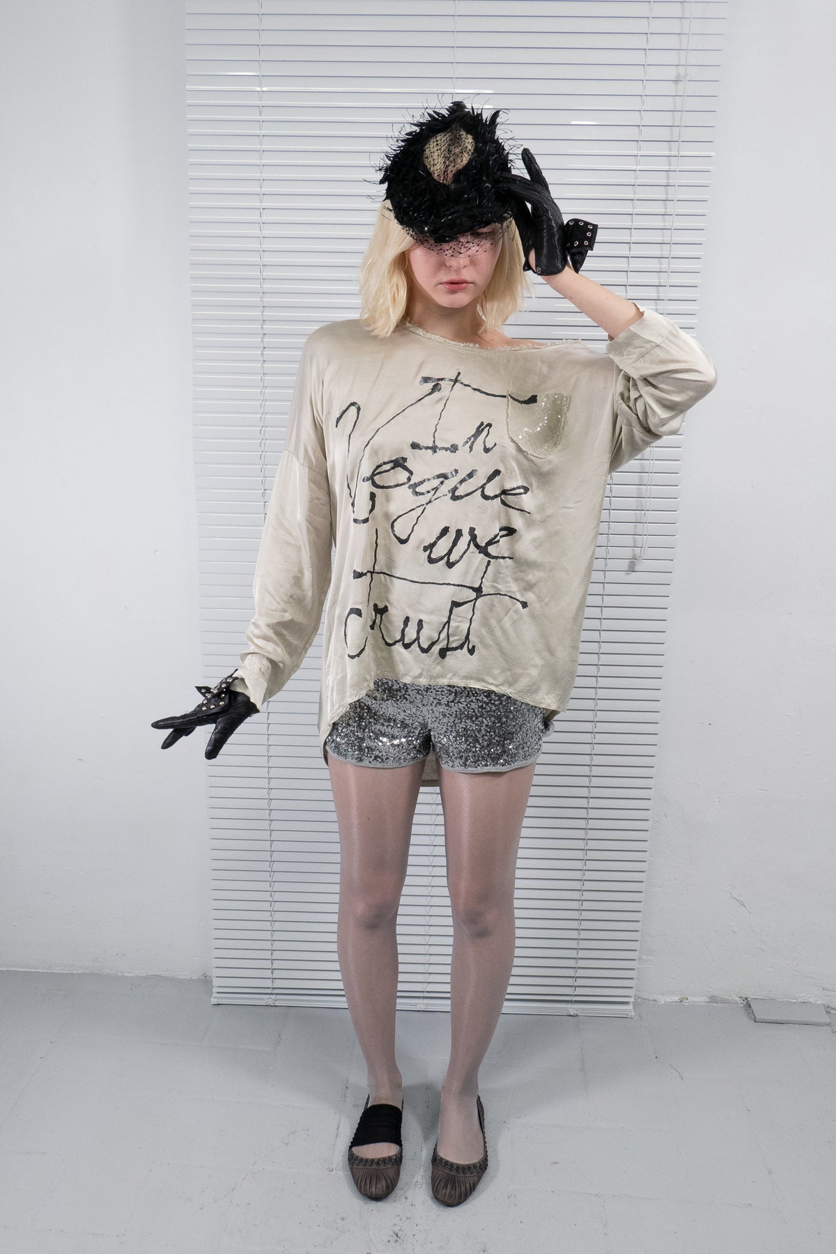 'IN VOGUE WE TRUST' IVORY OVERSIZED TOP
