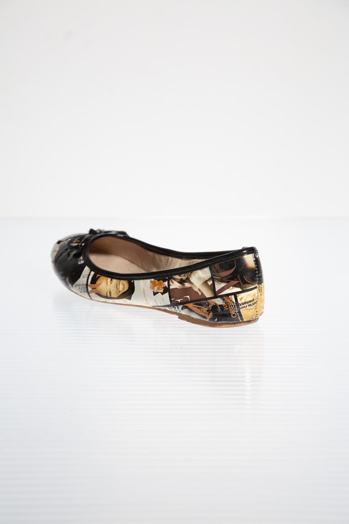 MAGAZINE PRINT LEATHER BALLET FLATS