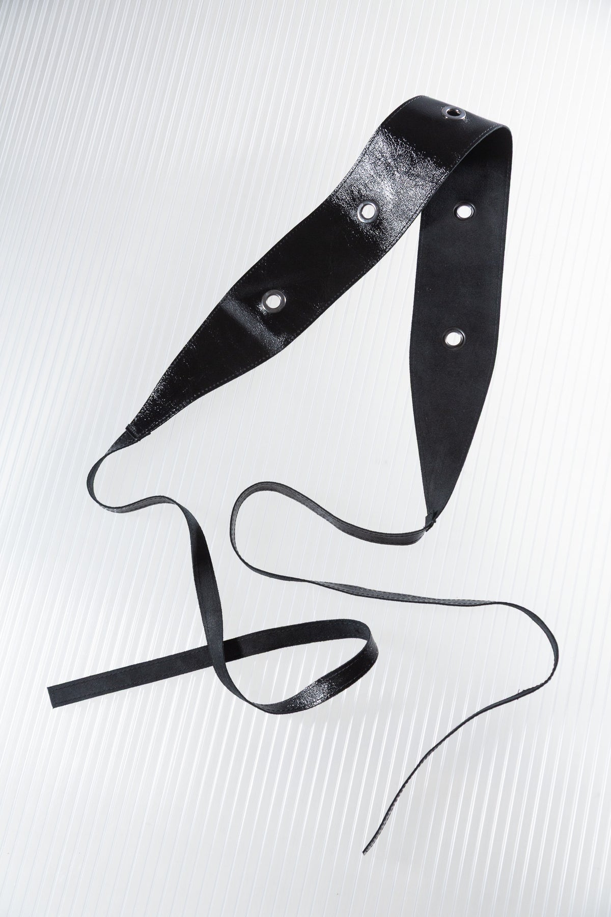 BLACK PATENT LEATHER EYELET BELT