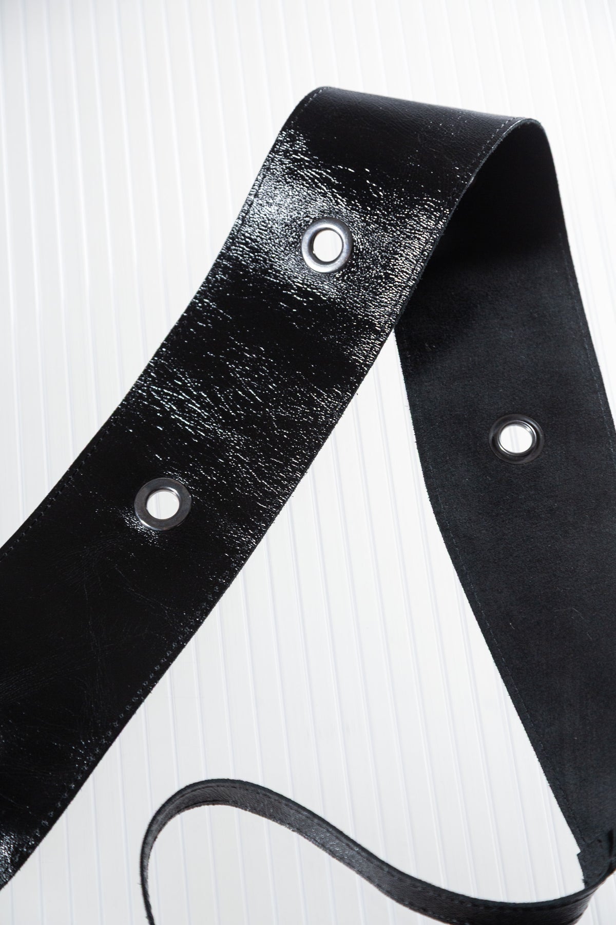 BLACK PATENT LEATHER EYELET BELT