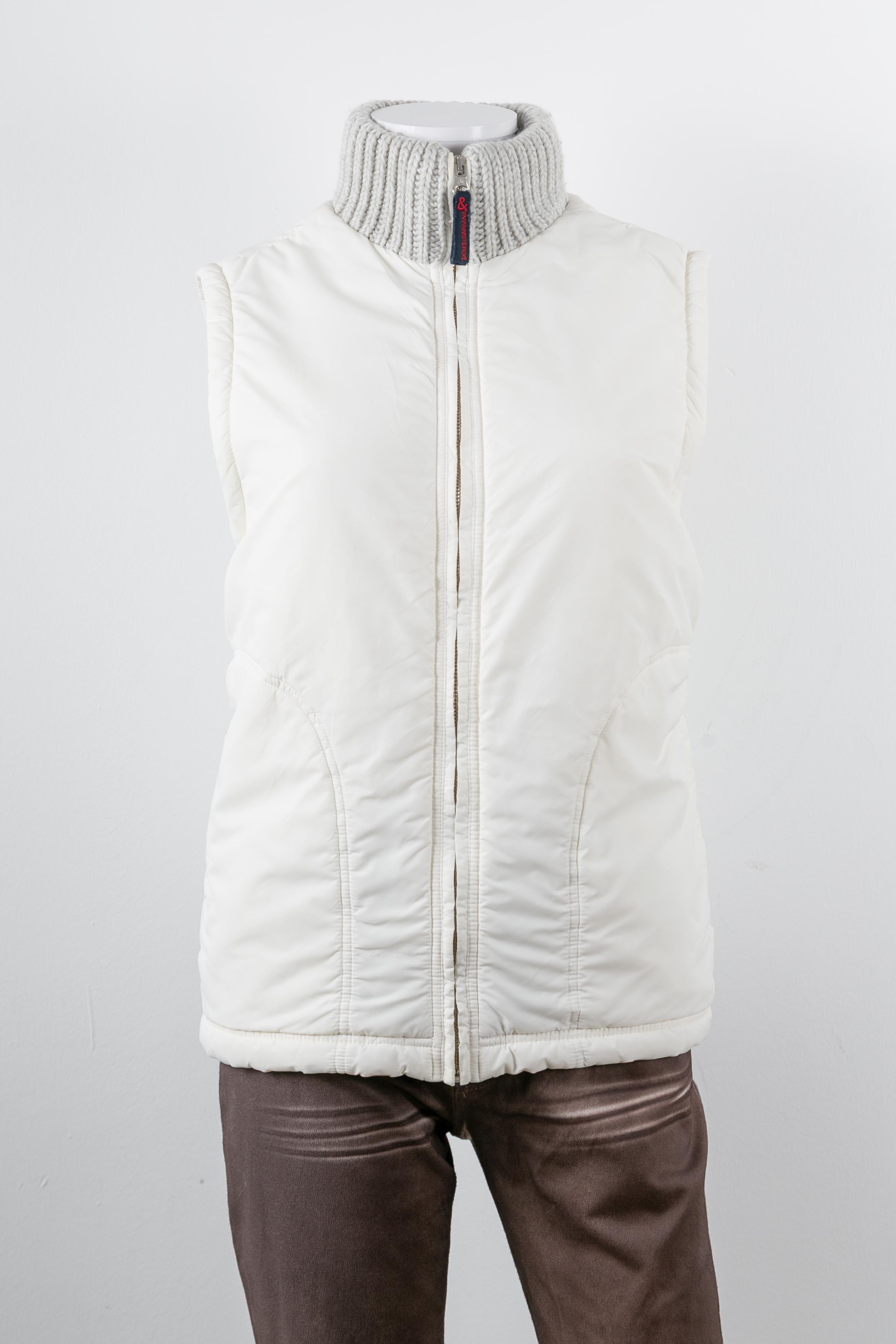 WHITE PUFFER VEST